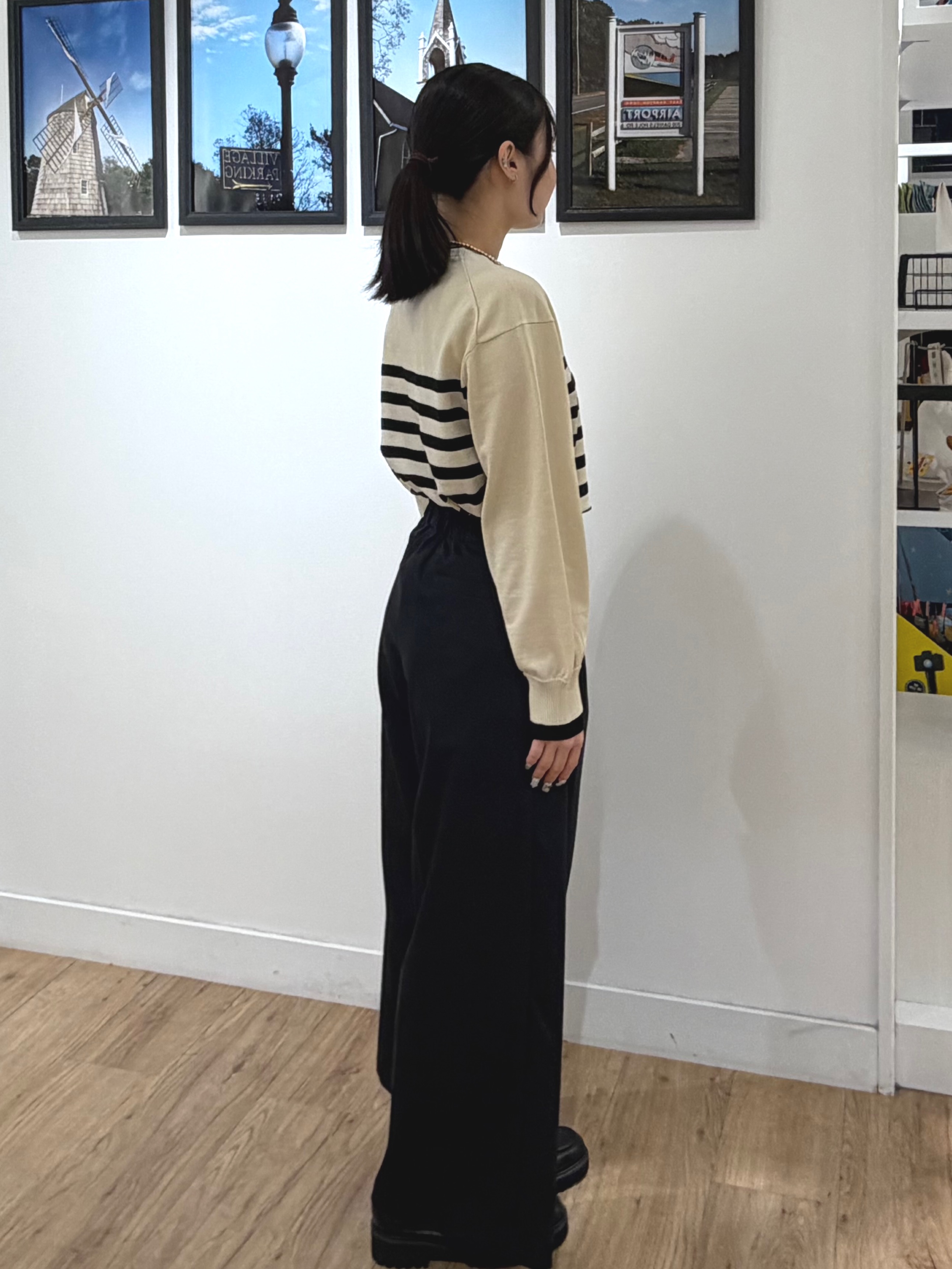 秦美里さんの「Dessin｜【洗濯機ＯＫ】バイカラー配色クルーネックニット」を使ったコーディネート