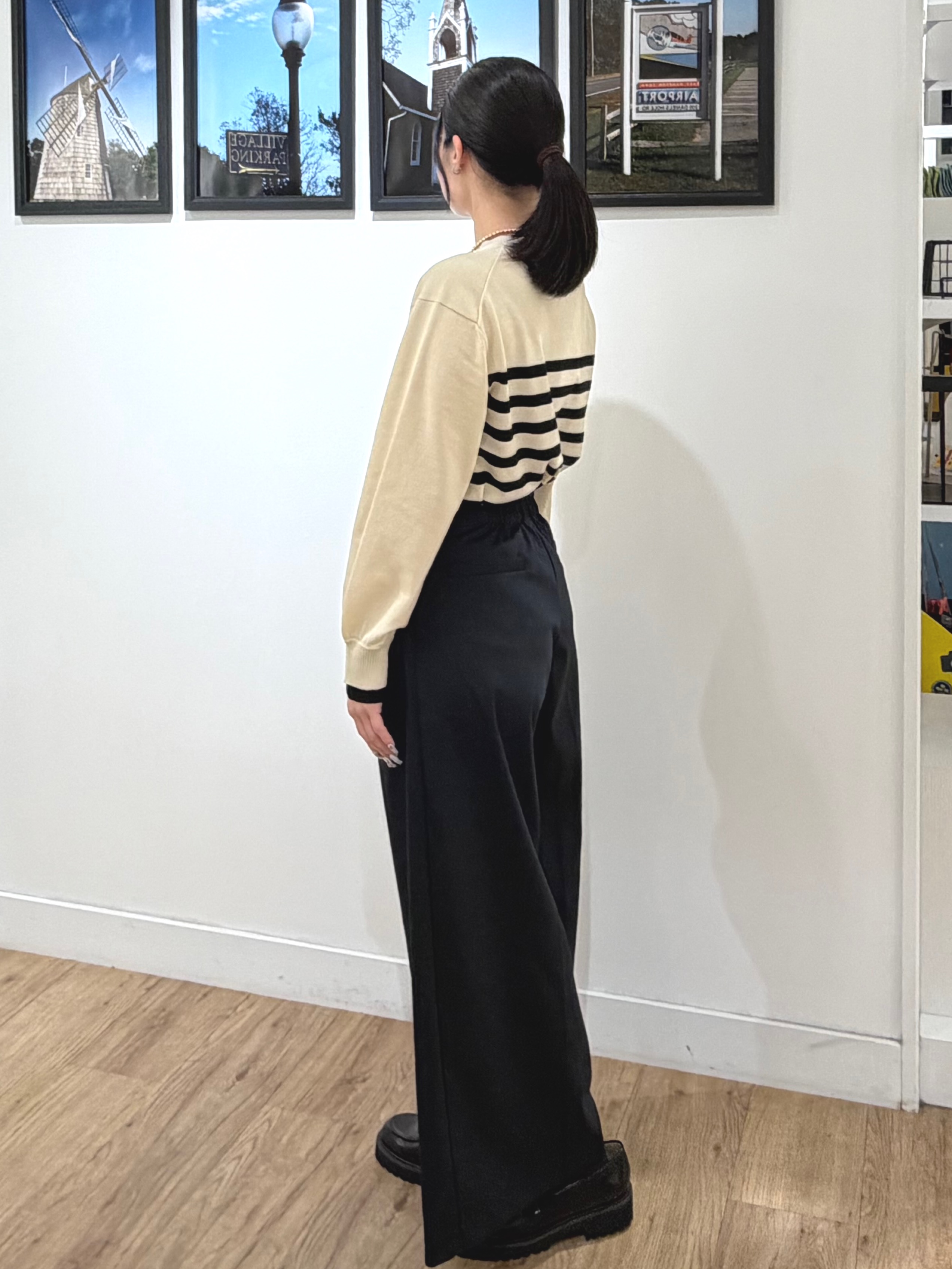 秦美里さんの「Dessin｜【洗濯機ＯＫ】バイカラー配色クルーネックニット」を使ったコーディネート