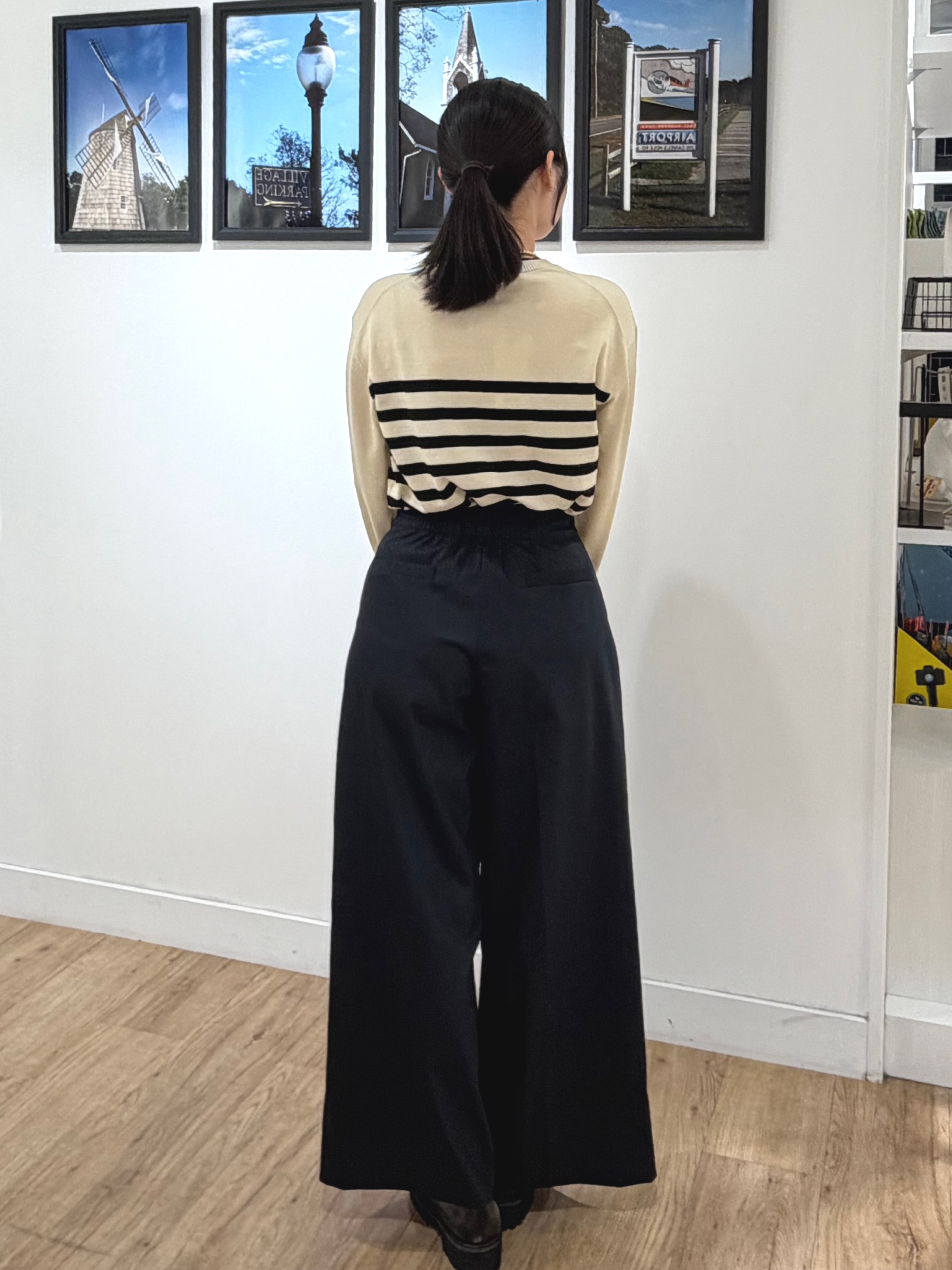 秦美里さんの「Dessin｜【洗濯機ＯＫ】バイカラー配色クルーネックニット」を使ったコーディネート