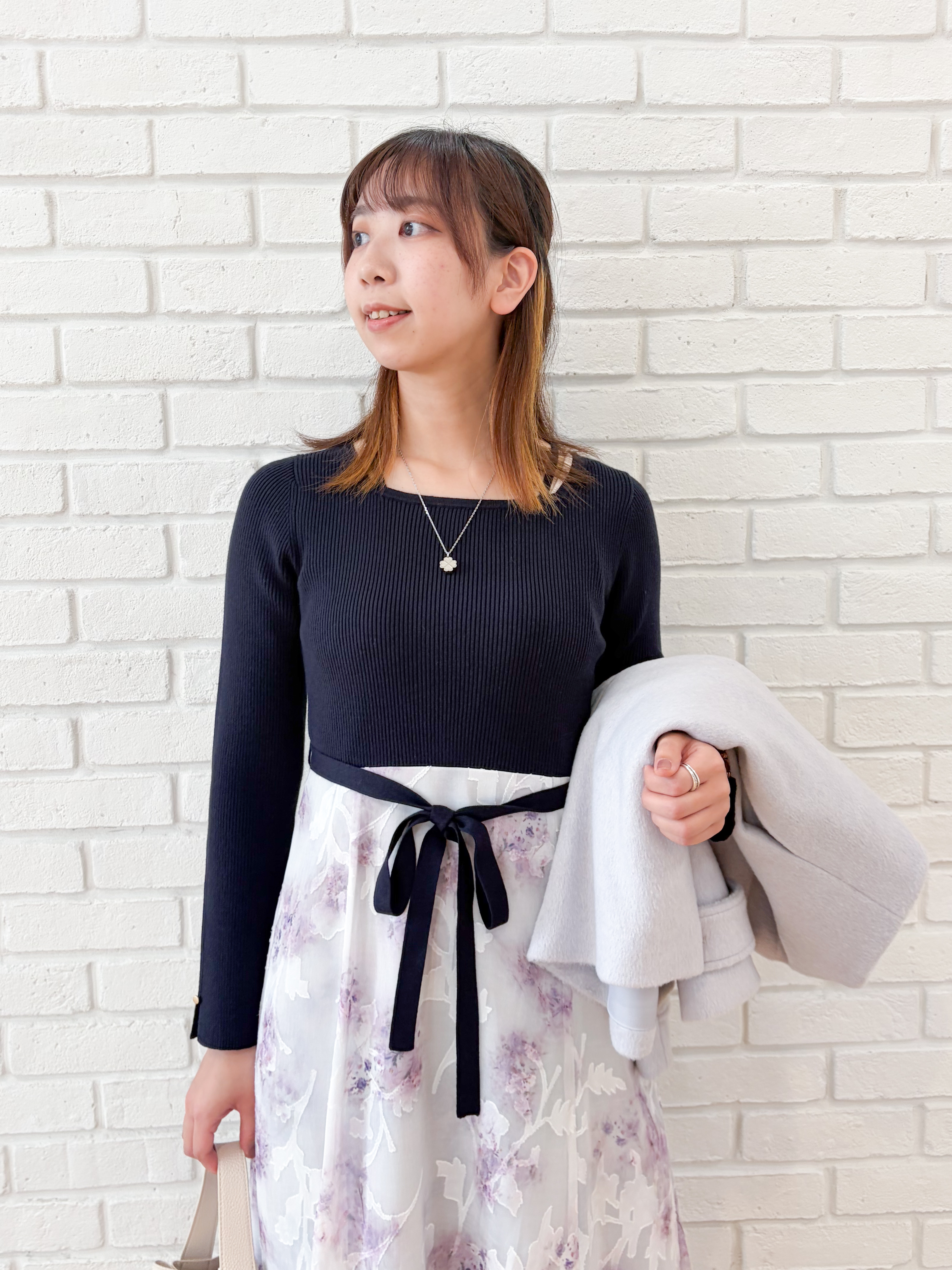 yurinaさんの「index｜【軽量／2WAY】キーモチーフミドルトート」を使ったコーディネート