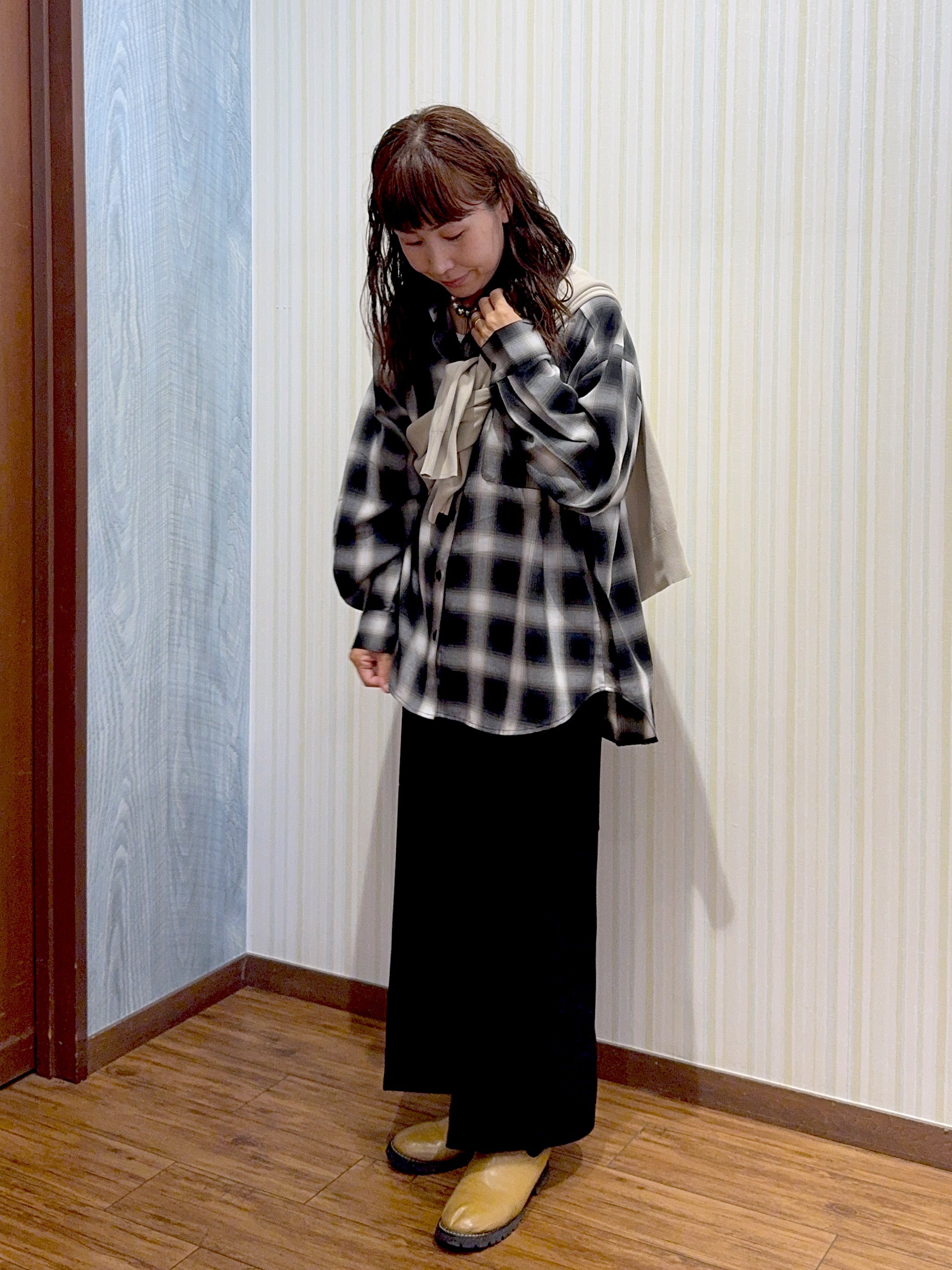 よっしーさんの「SHOO･LA･RUE｜【セットアップ可/洗濯機可】軽やかに羽織れる スポンディッシュ ニットカーディガン」を使ったコーディネート