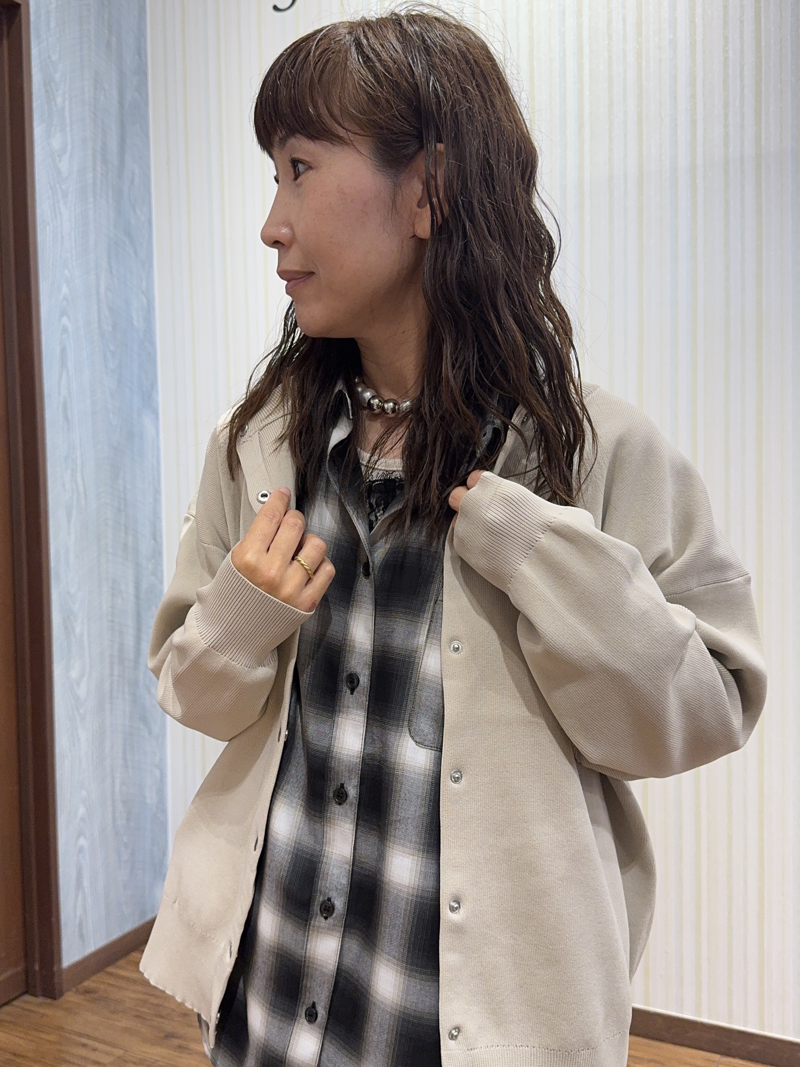 よっしーさんの「SHOO･LA･RUE｜【セットアップ可/洗濯機可】軽やかに羽織れる スポンディッシュ ニットカーディガン」を使ったコーディネート