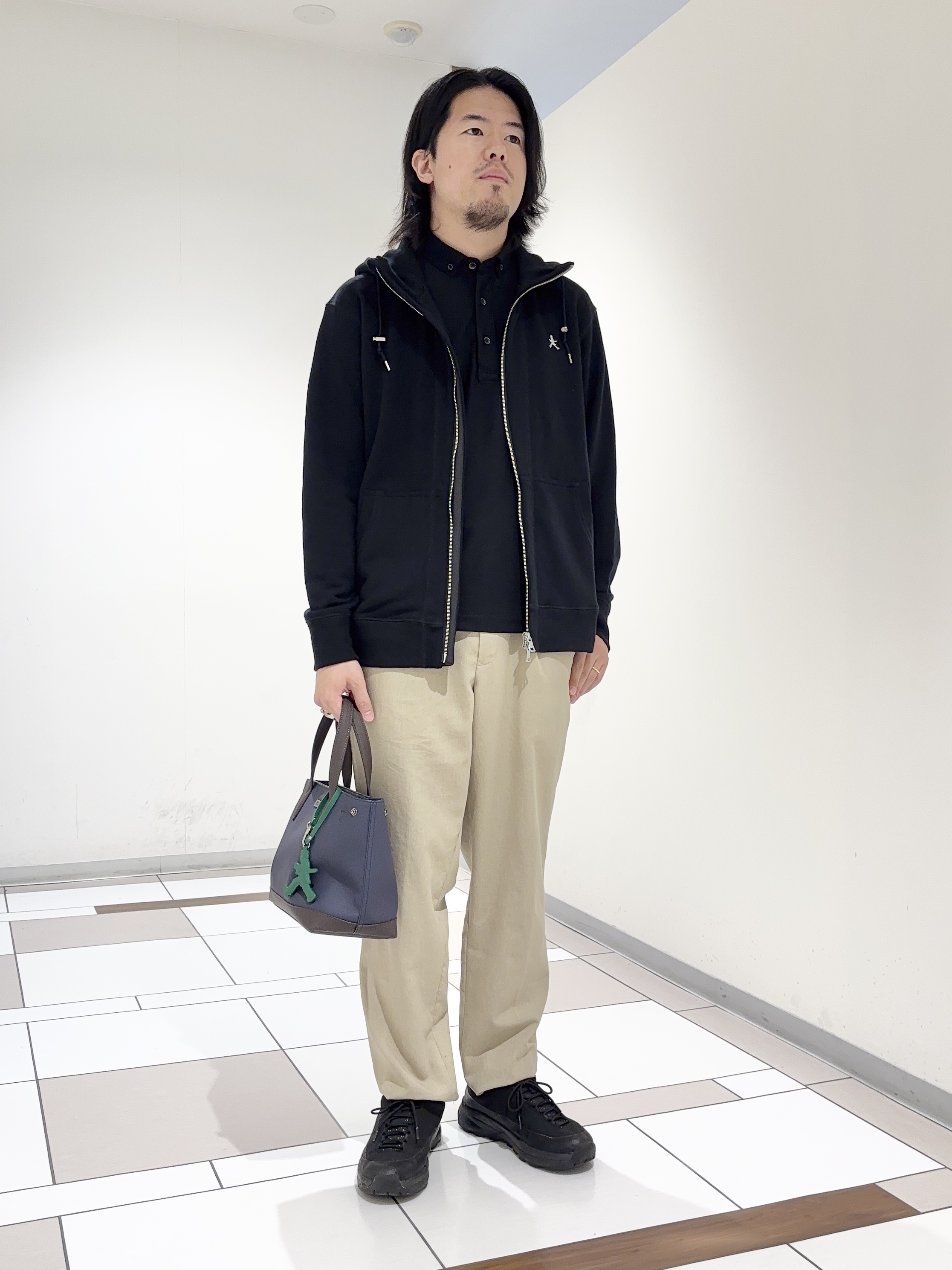 及川さんの「TAKEO KIKUCHI｜【BOWLER HAT LABEL】ジップアップ スウェットパーカー」を使ったコーディネート