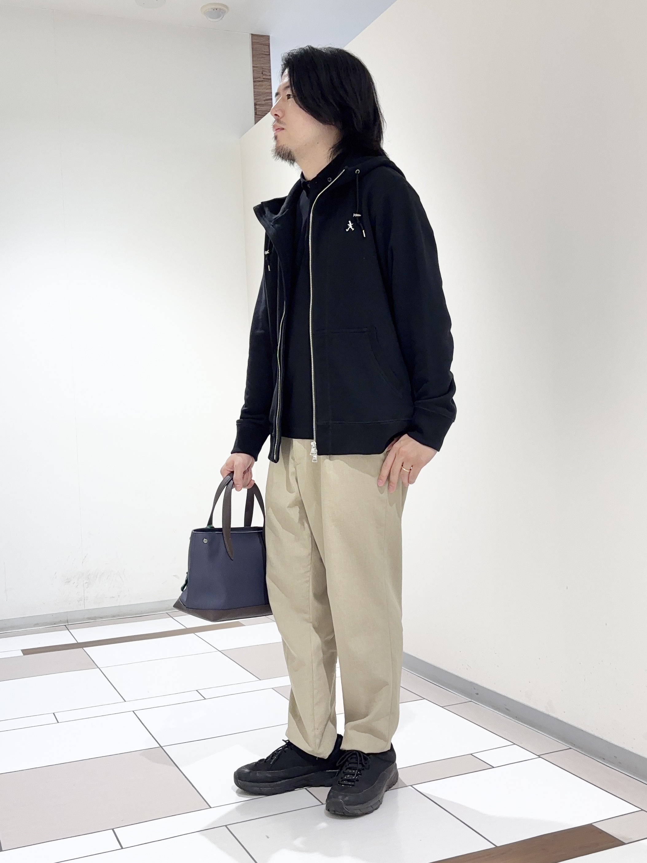 及川さんの「TAKEO KIKUCHI｜【BOWLER HAT LABEL】ジップアップ スウェットパーカー」を使ったコーディネート