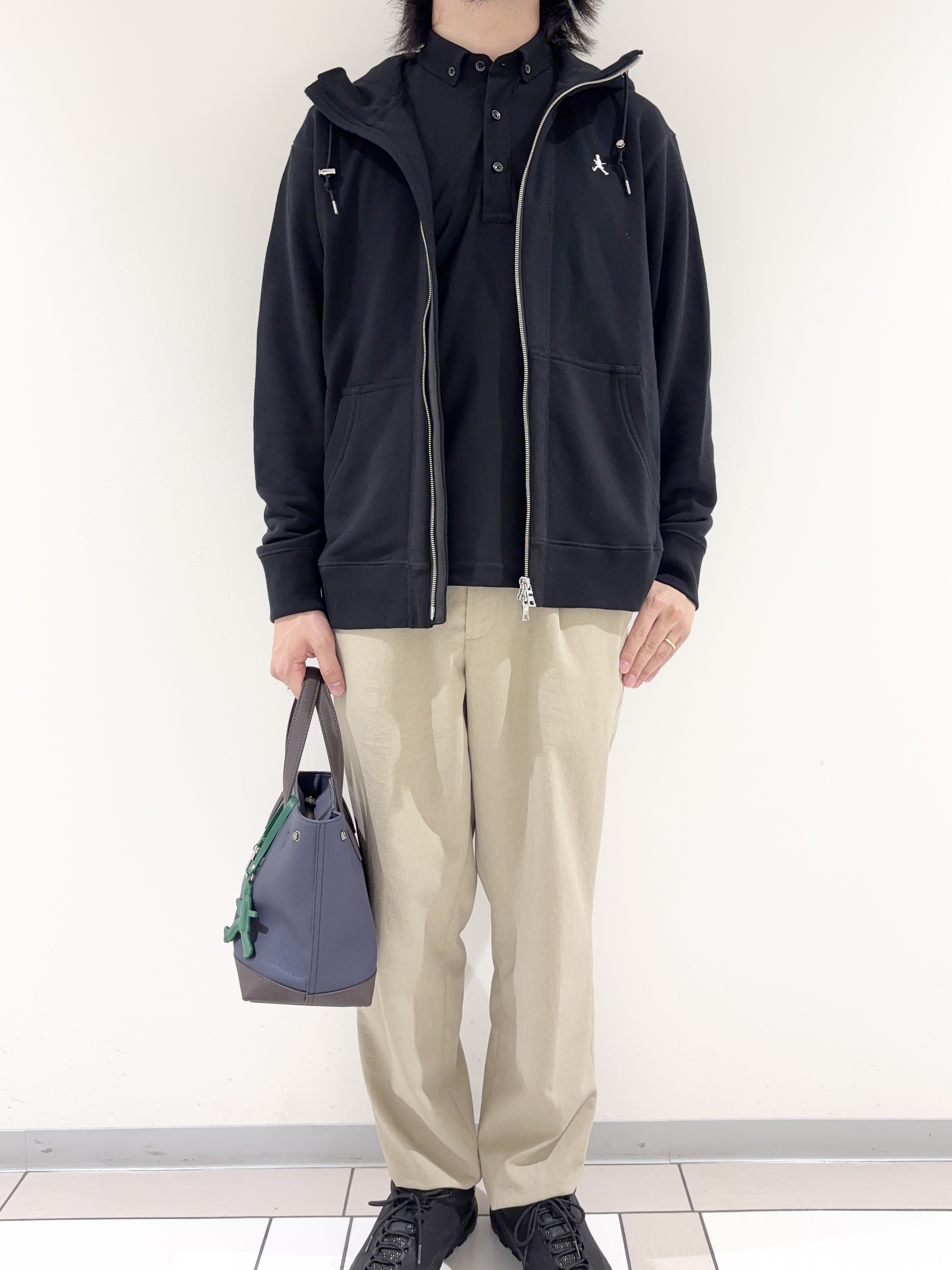 及川さんの「TAKEO KIKUCHI｜【BOWLER HAT LABEL】ジップアップ スウェットパーカー」を使ったコーディネート
