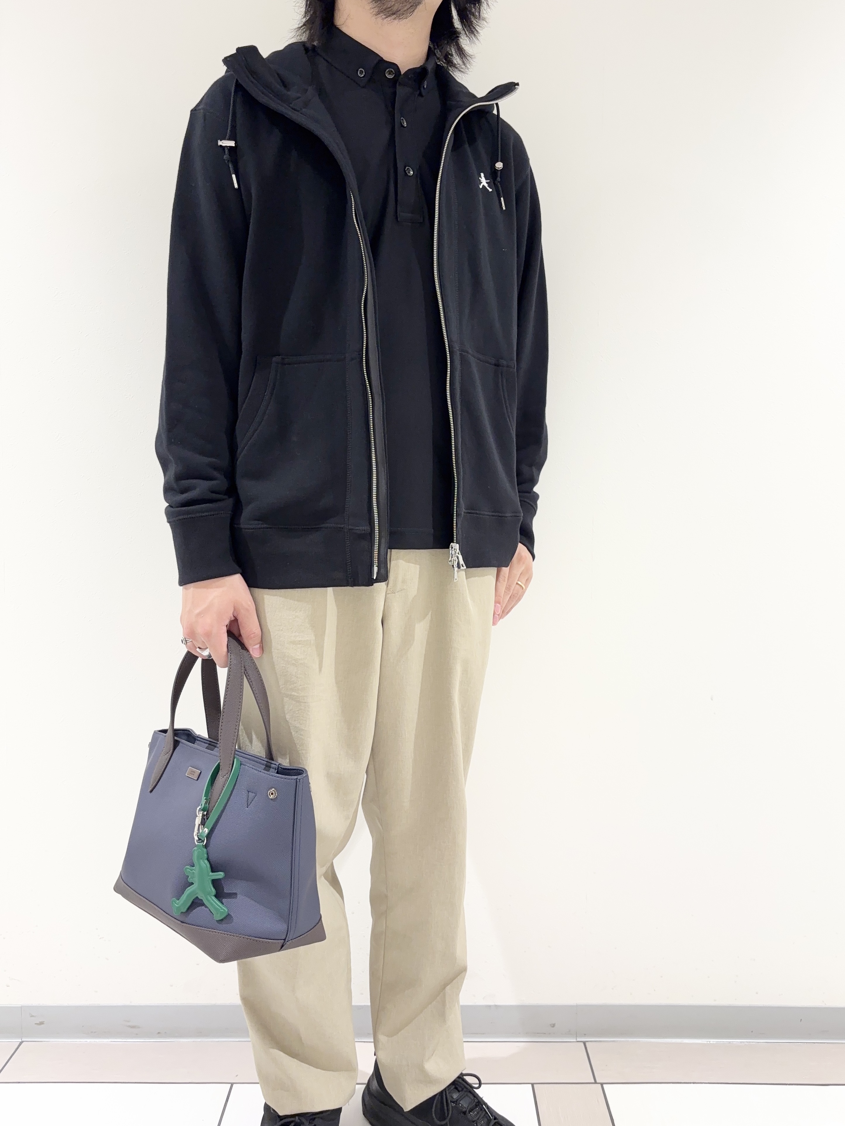 及川さんの「TAKEO KIKUCHI｜【BOWLER HAT LABEL】ジップアップ スウェットパーカー」を使ったコーディネート