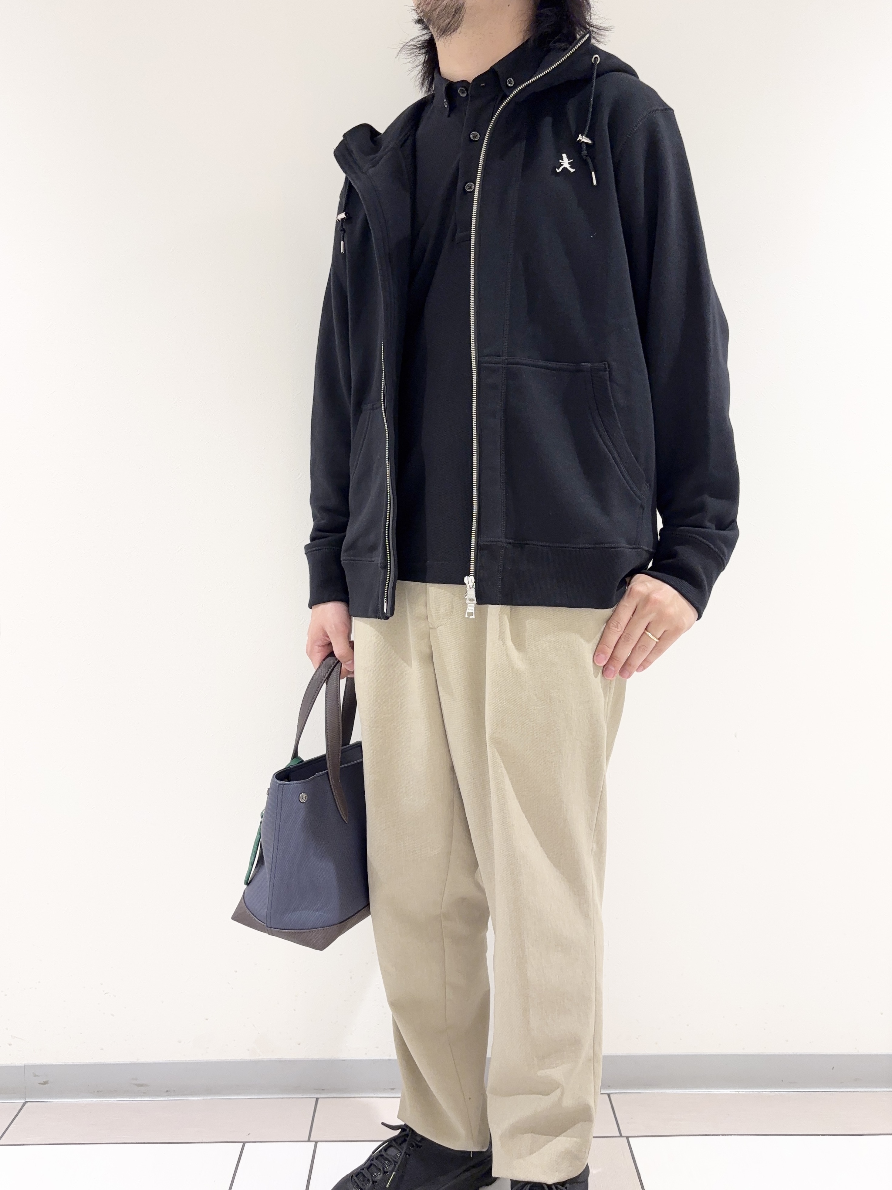 及川さんの「TAKEO KIKUCHI｜【BOWLER HAT LABEL】ジップアップ スウェットパーカー」を使ったコーディネート