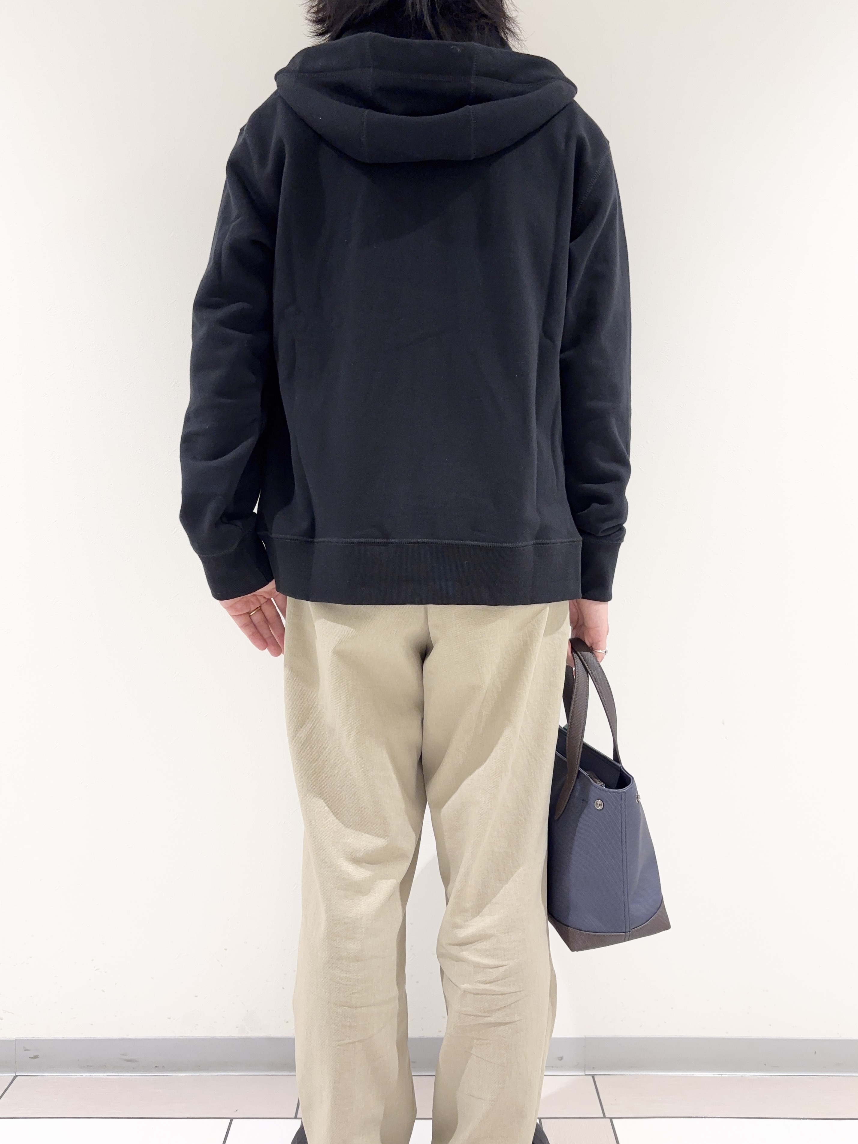 及川さんの「TAKEO KIKUCHI｜【BOWLER HAT LABEL】ジップアップ スウェットパーカー」を使ったコーディネート