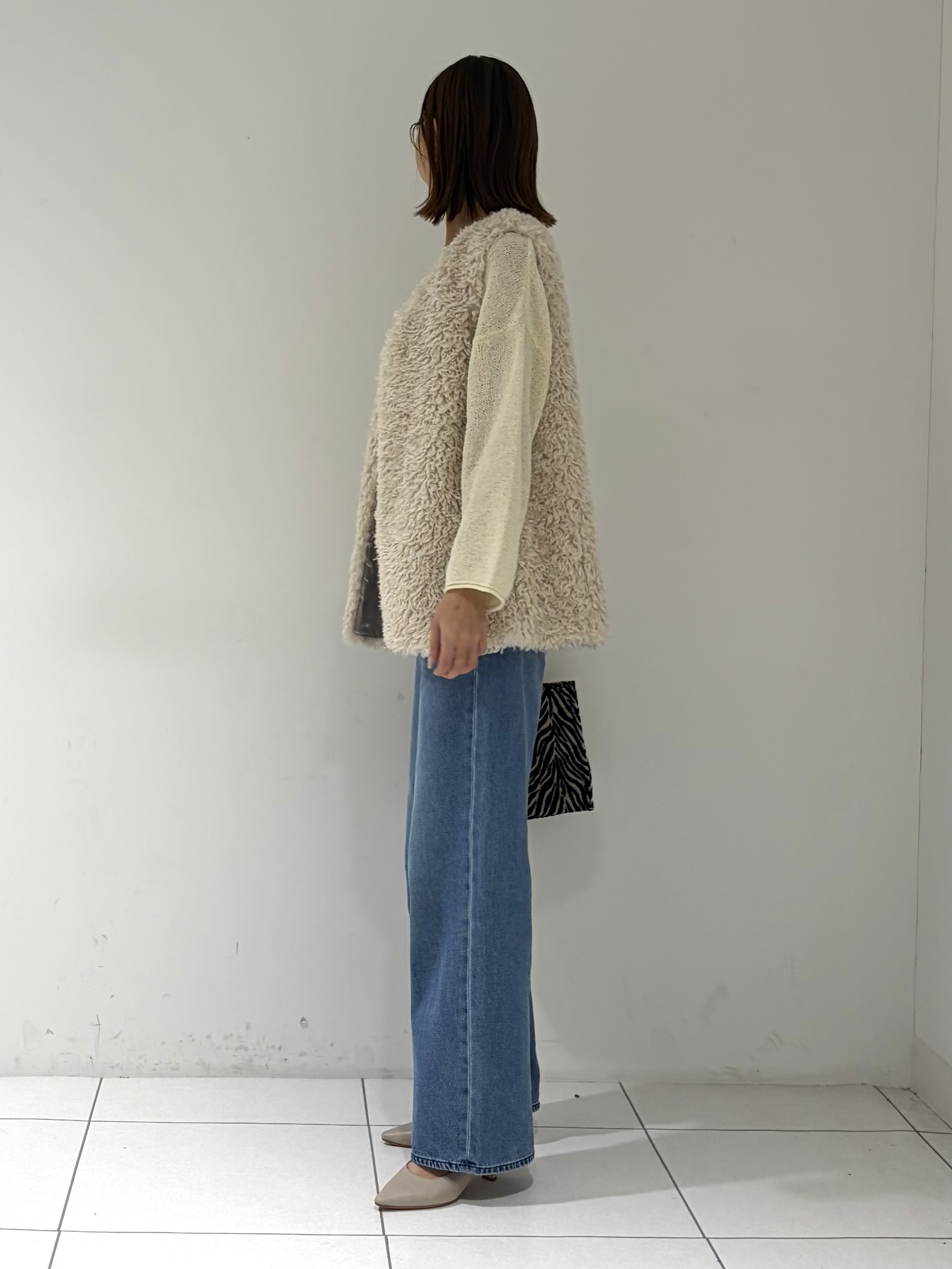 shioriさんの「INDIVI｜【羽織るだけでお洒落】カールエコファー ジレ」を使ったコーディネート