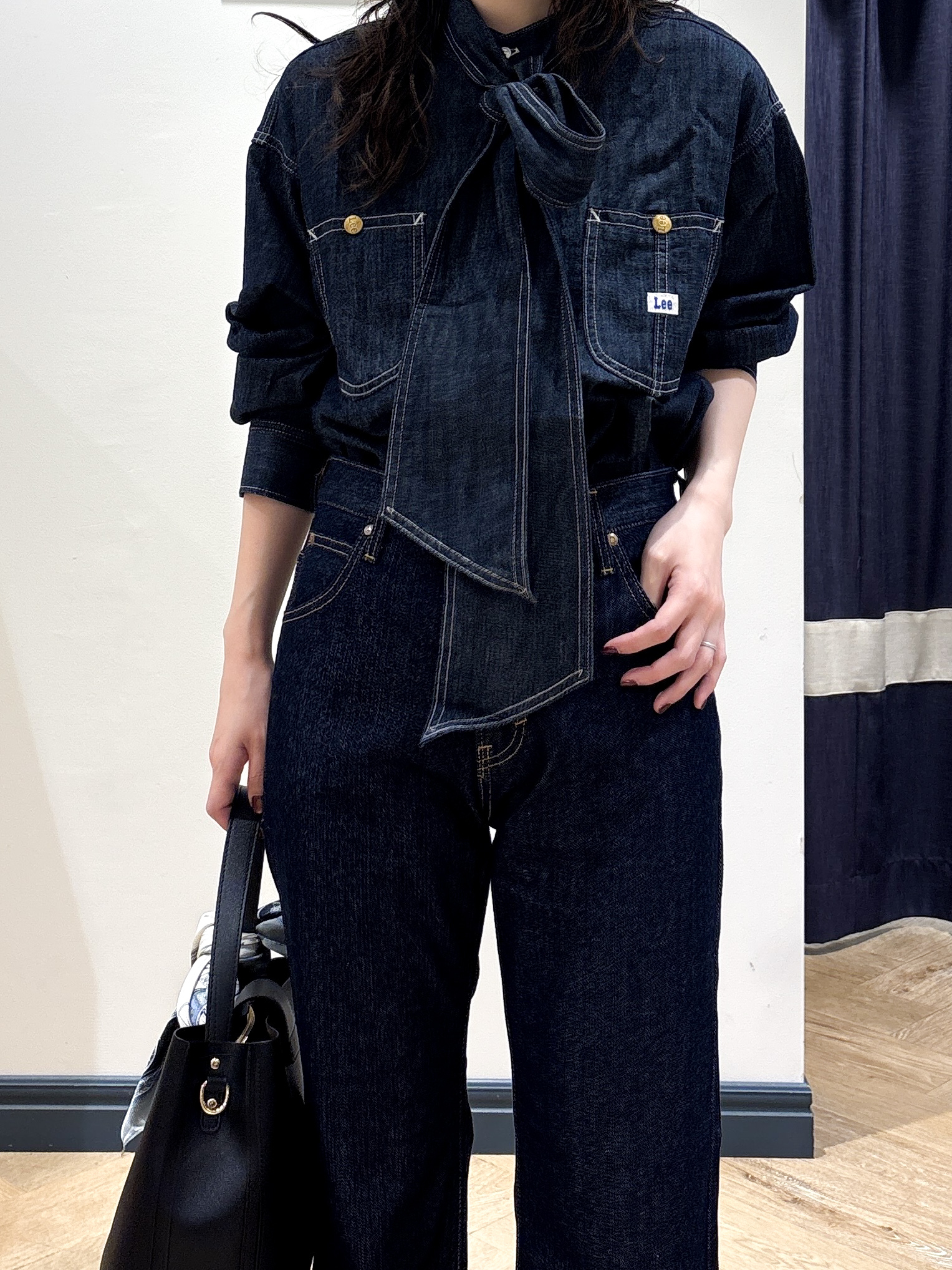 ayakaさんの「grove｜【Lee&times;grove別注】DENIM BOWTIE SHIRTS」を使ったコーディネート