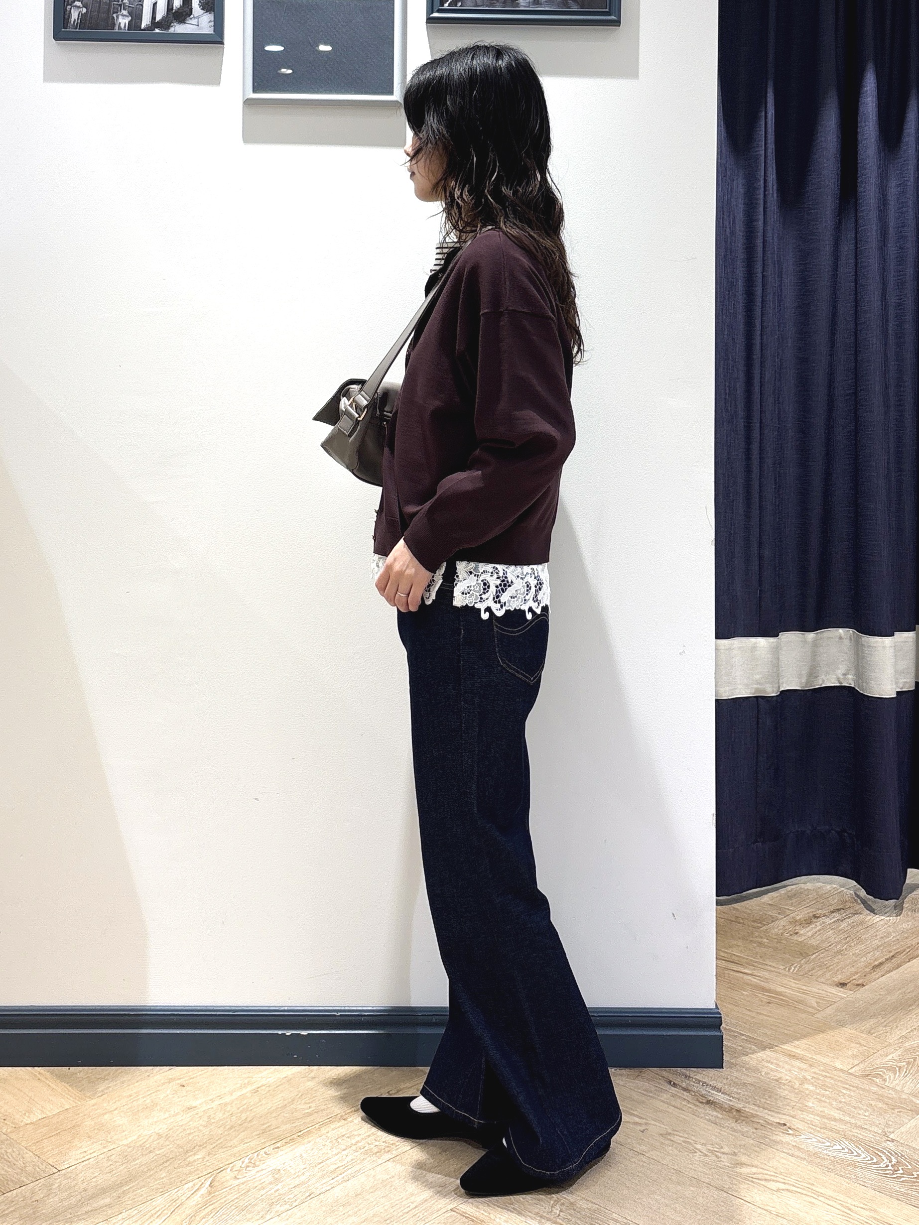ayakaさんの「grove｜【前後2WAY】さりげなく、上品にきらめく ニットカーディガン」を使ったコーディネート