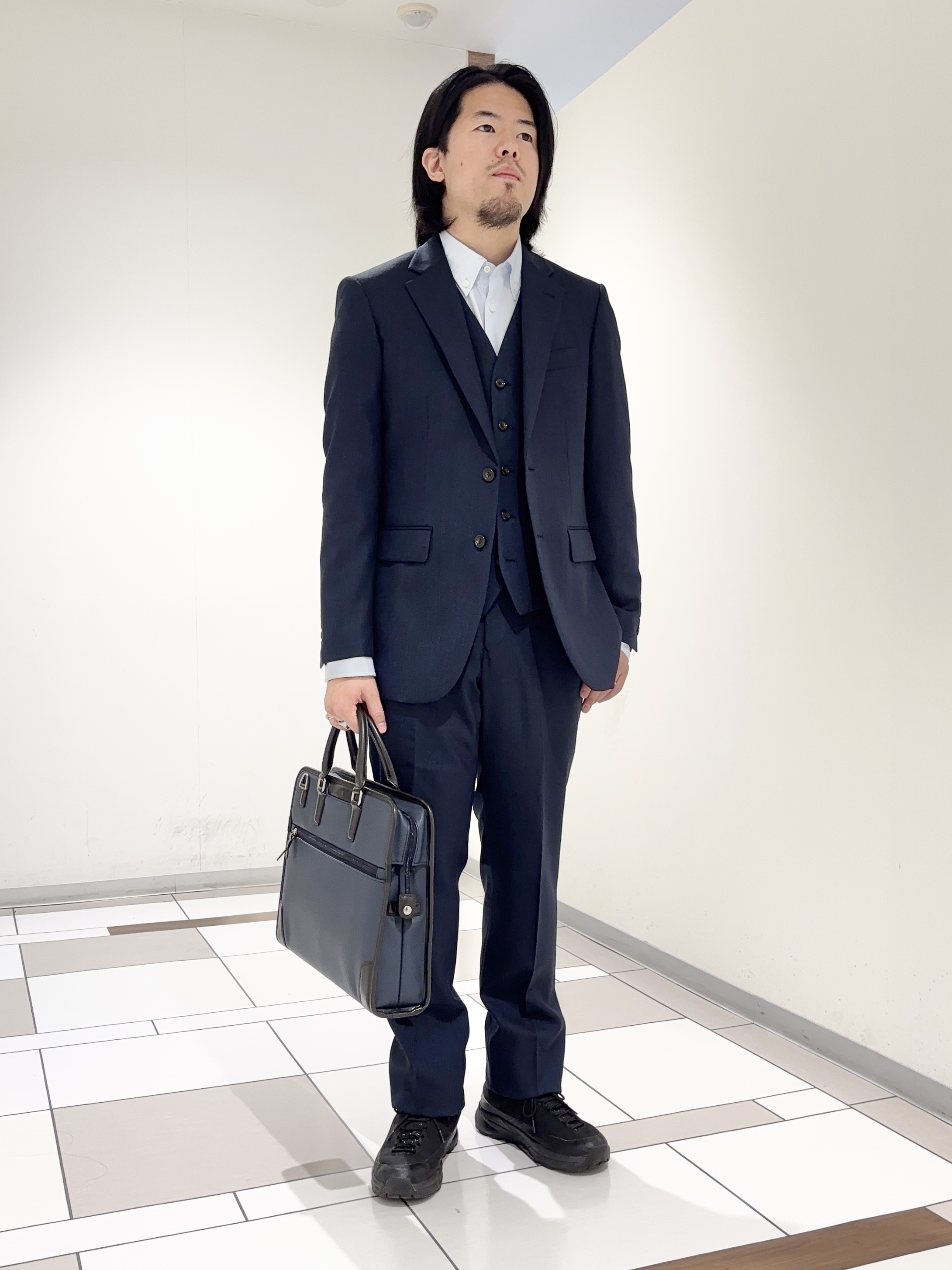 及川さんの「TAKEO KIKUCHI｜【Three by Three】シャイニーシャークピンヘッド スーツ/3ピース対応可」を使ったコーディネート