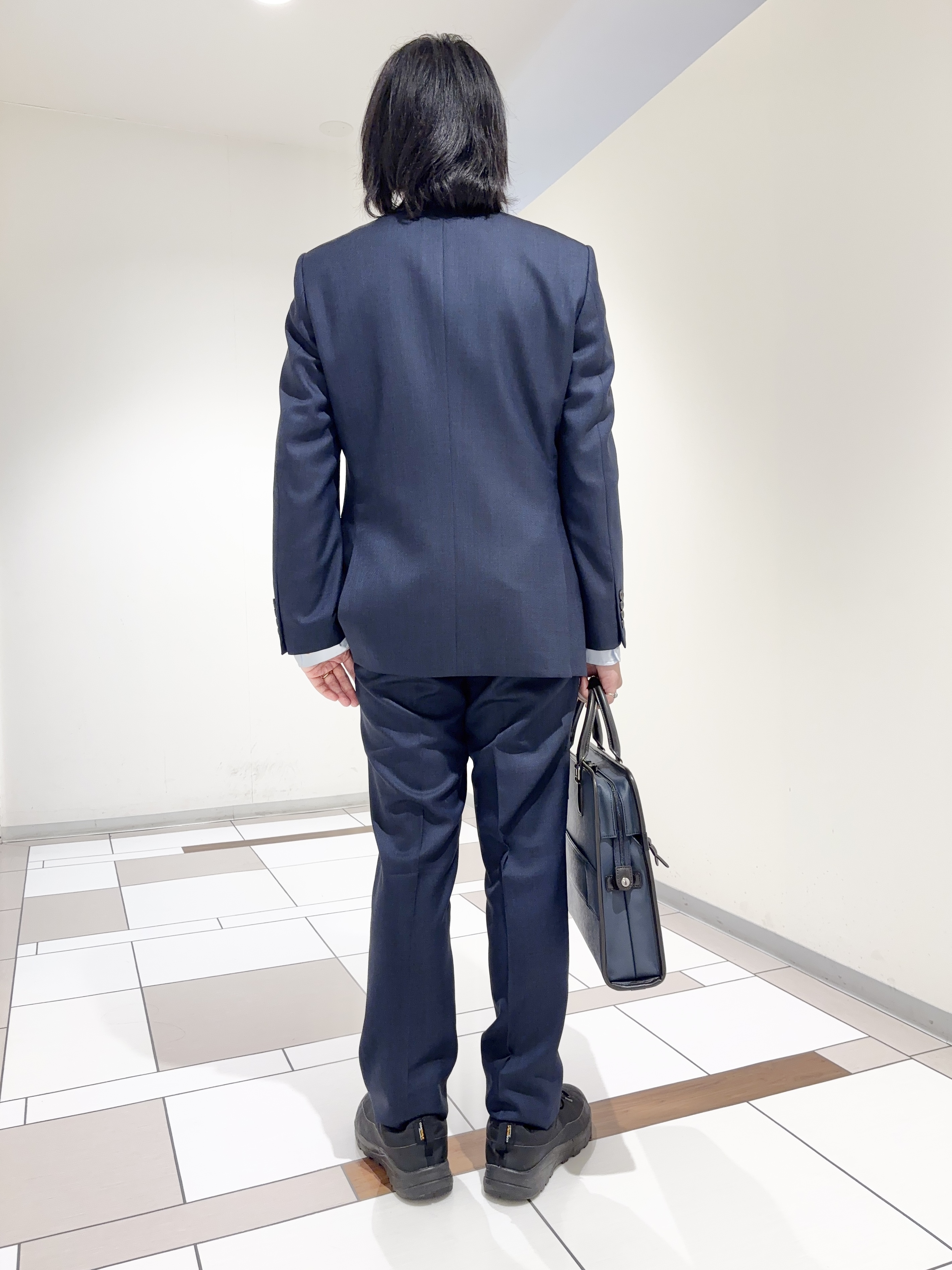 及川さんの「TAKEO KIKUCHI｜【Three by Three】シャイニーシャークピンヘッド スーツ/3ピース対応可」を使ったコーディネート