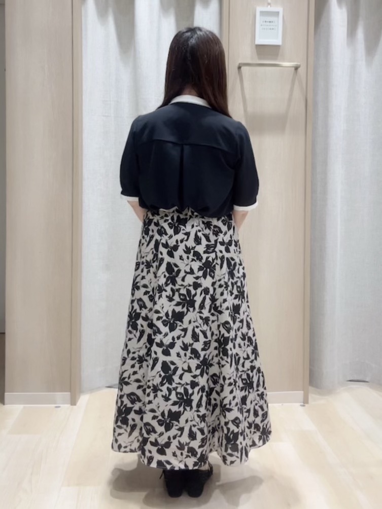たけちゃんさんの「grove｜【洗濯機OK/シワになりにくい】1枚で華やぐ配色ボウタイブラウス」を使ったコーディネート