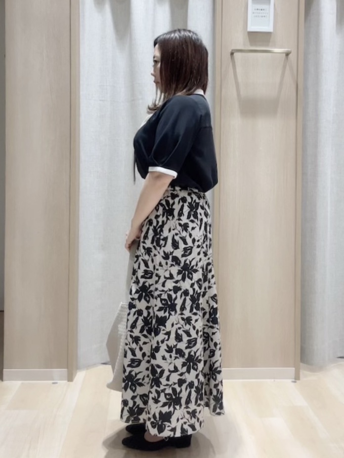 たけちゃんさんの「grove｜【洗濯機OK/シワになりにくい】1枚で華やぐ配色ボウタイブラウス」を使ったコーディネート