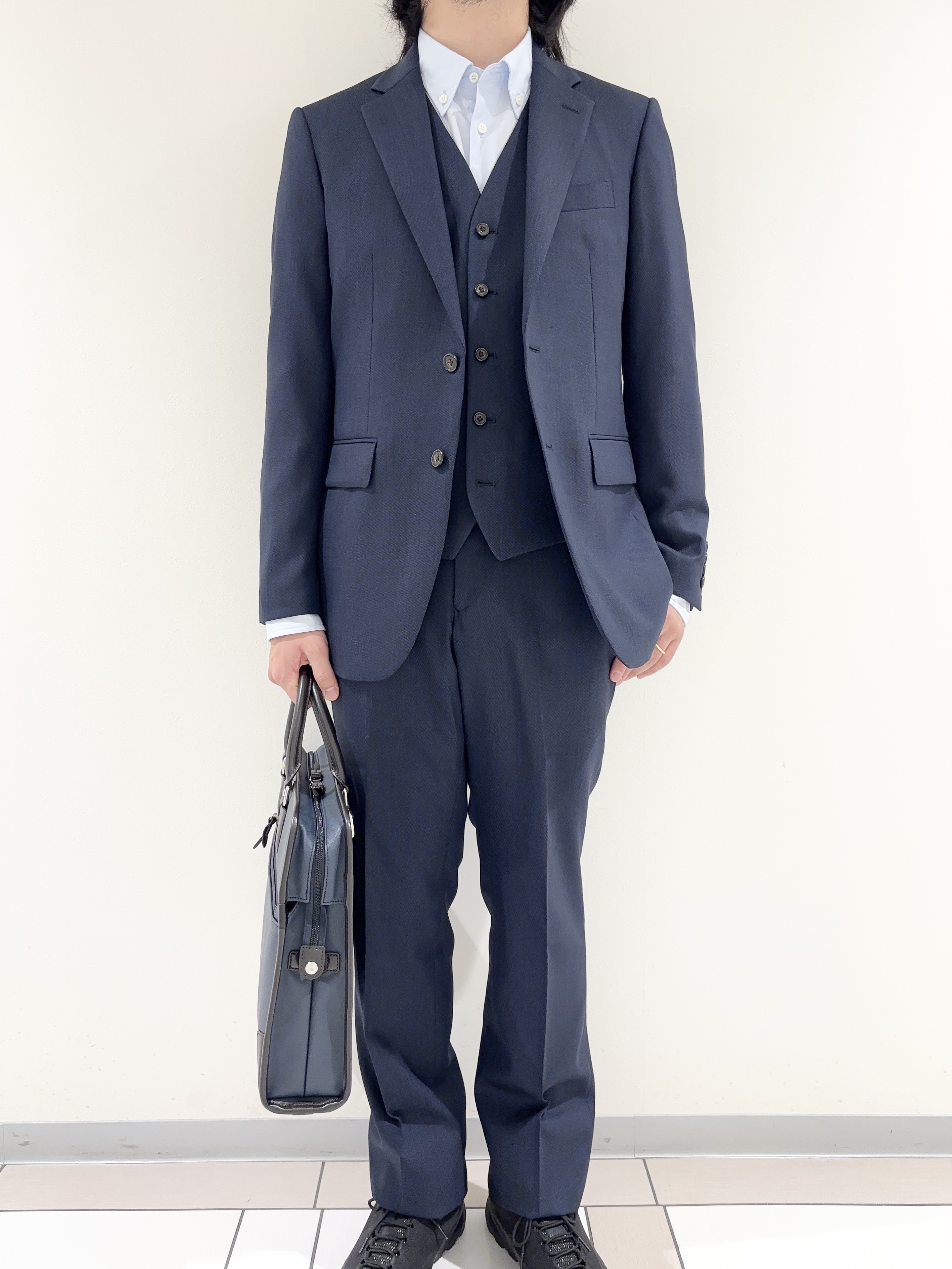 及川さんの「TAKEO KIKUCHI｜【Three by Three】シャイニーシャークピンヘッド スーツ/3ピース対応可」を使ったコーディネート
