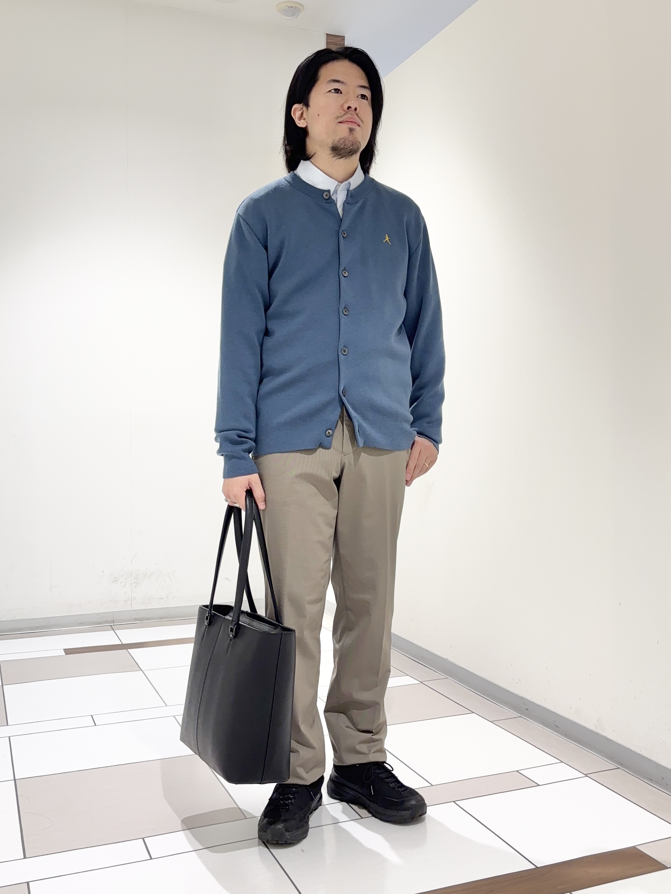及川さんの「TAKEO KIKUCHI｜【BOWLER HAT LABEL】日本製クルーネックカーディガン」を使ったコーディネート