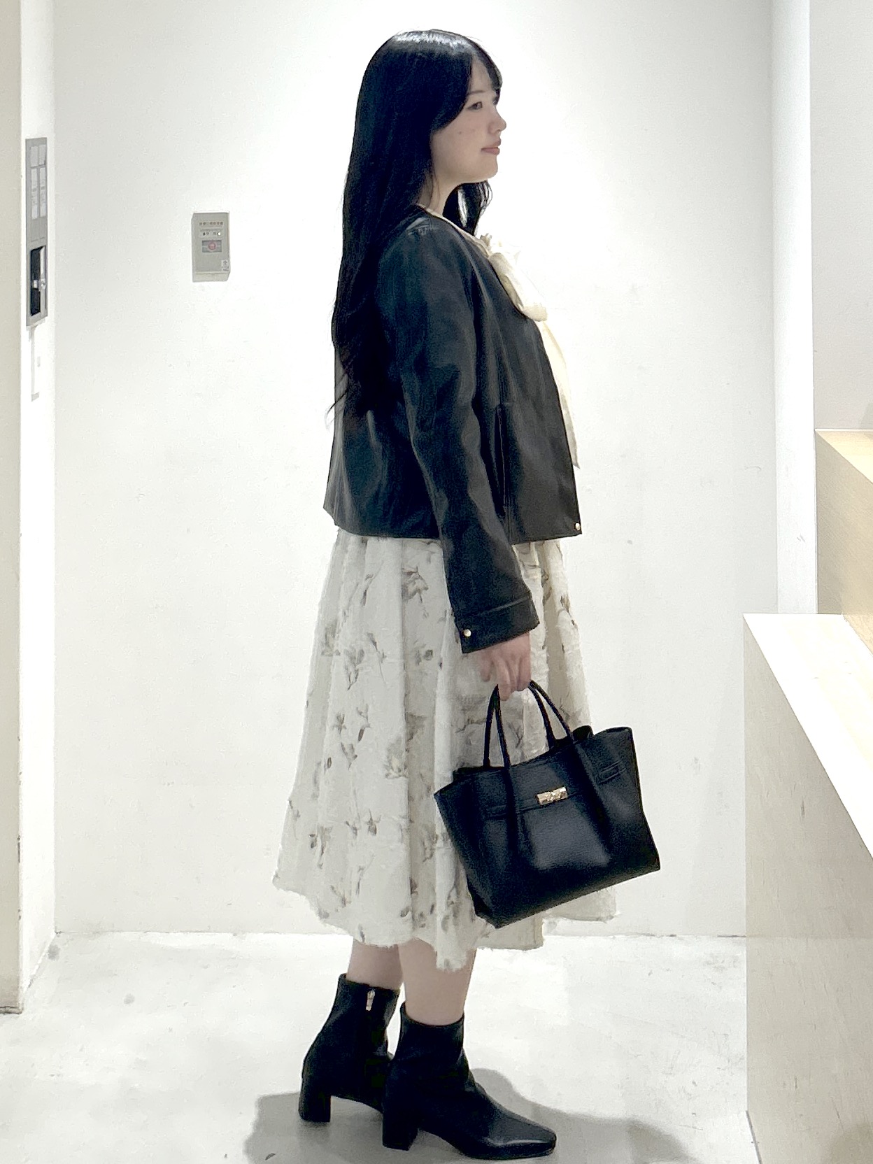 sayaさんの「OPAQUE.CLIP｜【洗える】レザー調／スウェード風ノーカラーブルゾン」を使ったコーディネート