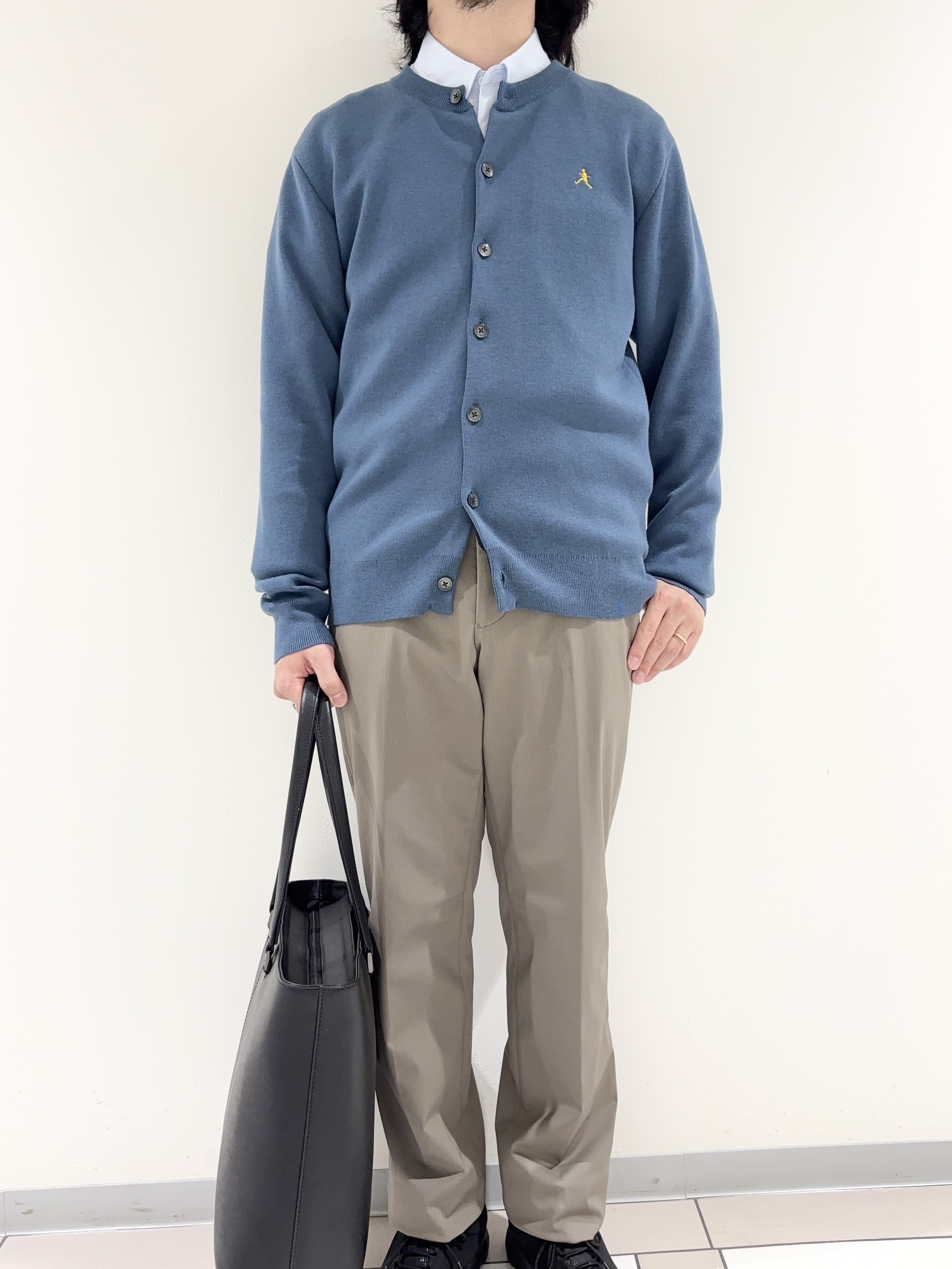 及川さんの「TAKEO KIKUCHI｜【BOWLER HAT LABEL】日本製クルーネックカーディガン」を使ったコーディネート