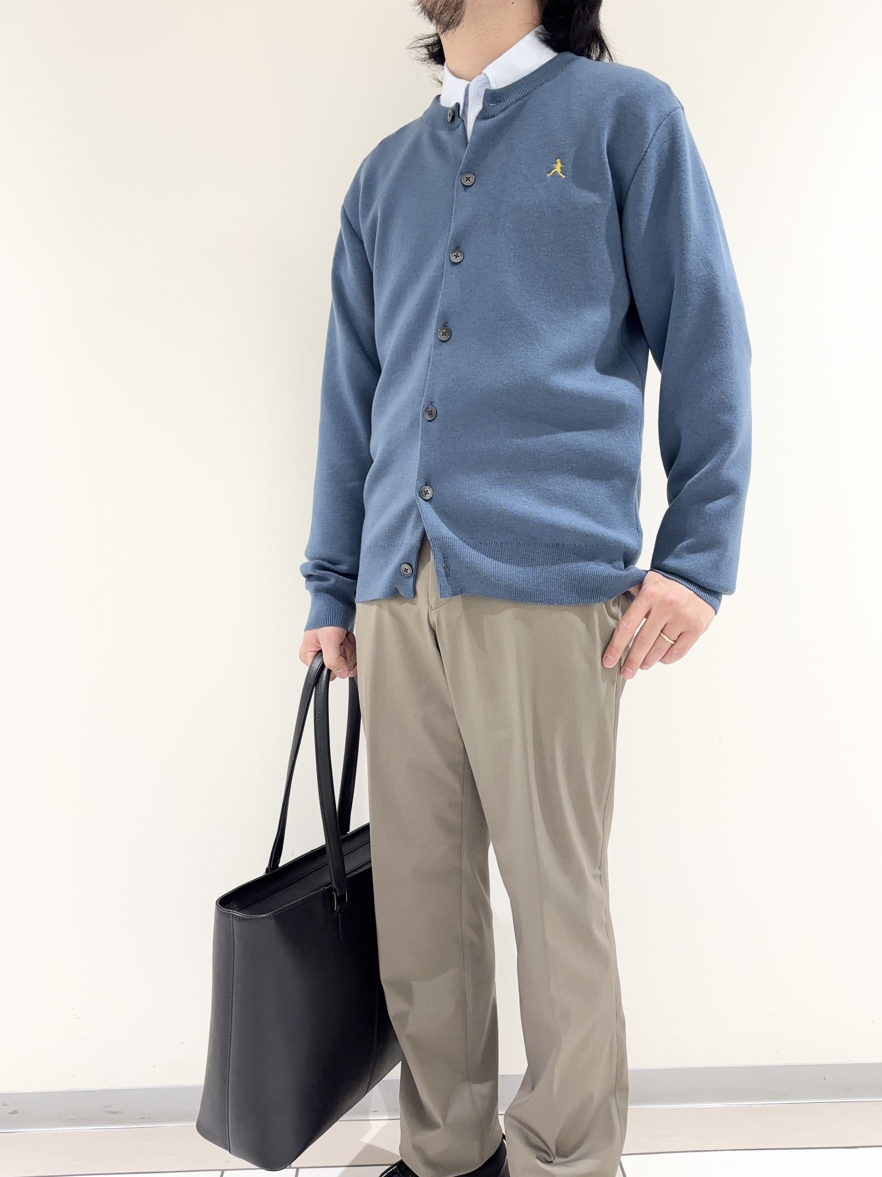 及川さんの「TAKEO KIKUCHI｜【BOWLER HAT LABEL】日本製クルーネックカーディガン」を使ったコーディネート