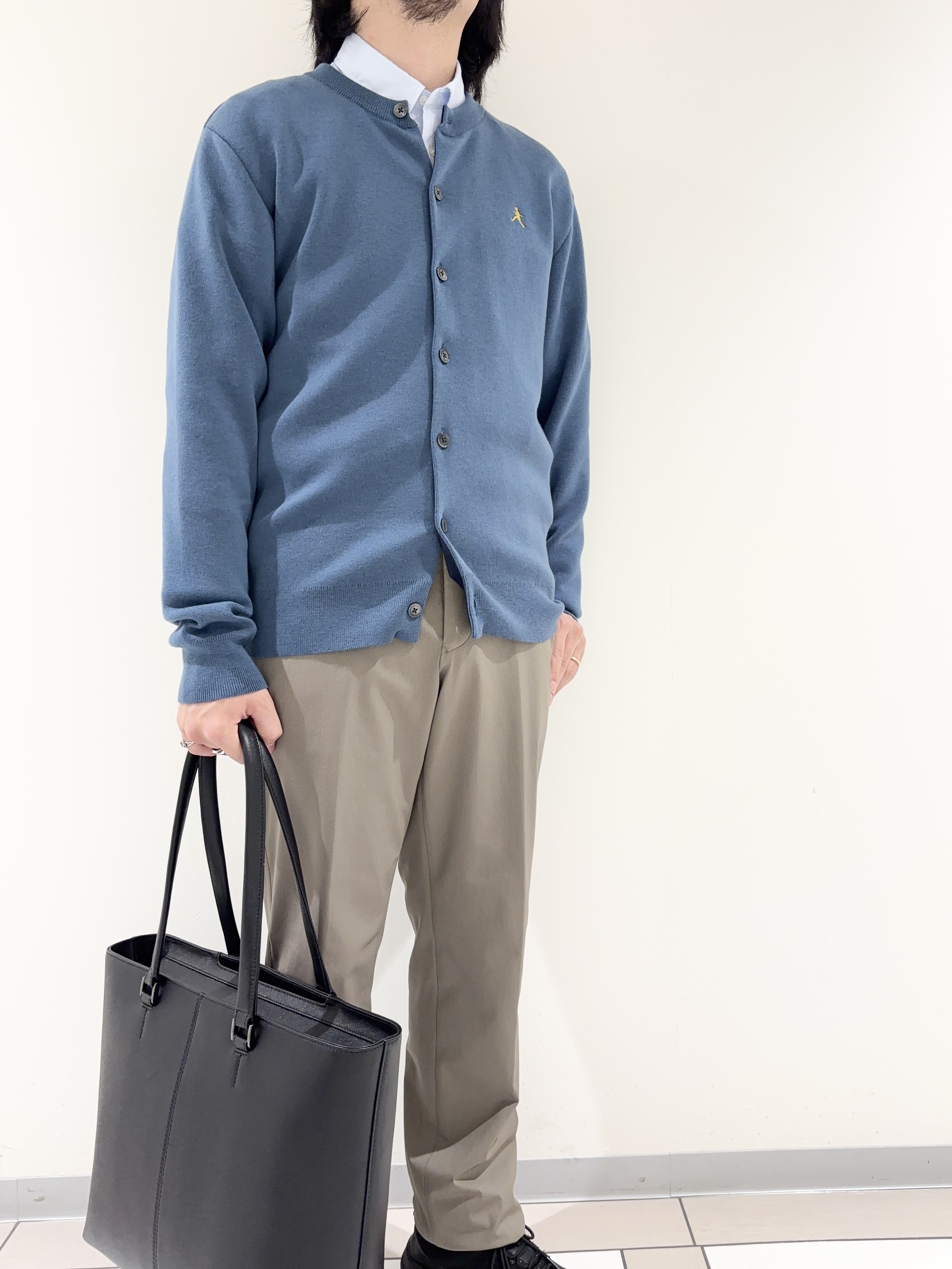 及川さんの「TAKEO KIKUCHI｜【BOWLER HAT LABEL】日本製クルーネックカーディガン」を使ったコーディネート