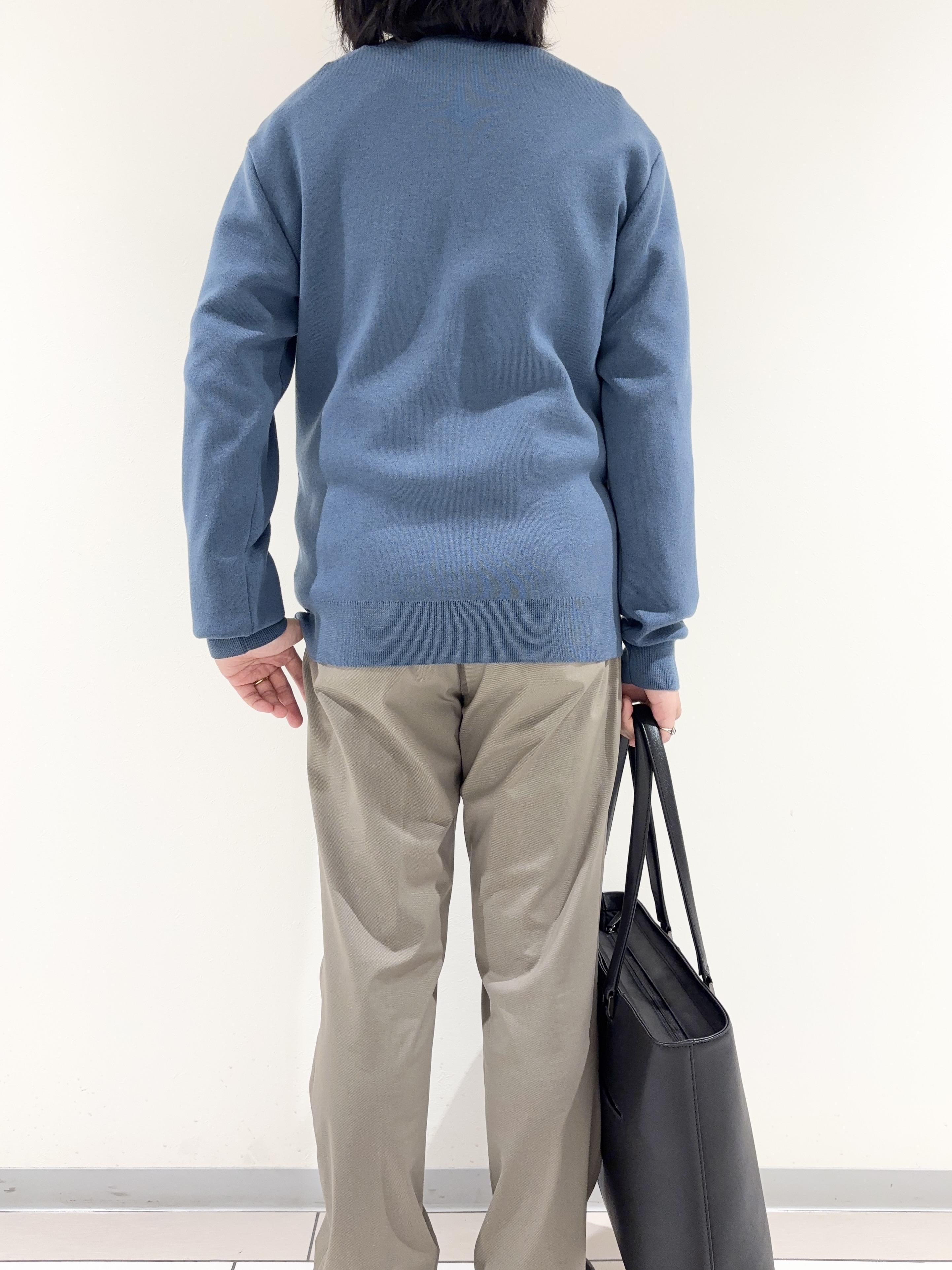 及川さんの「TAKEO KIKUCHI｜【BOWLER HAT LABEL】日本製クルーネックカーディガン」を使ったコーディネート