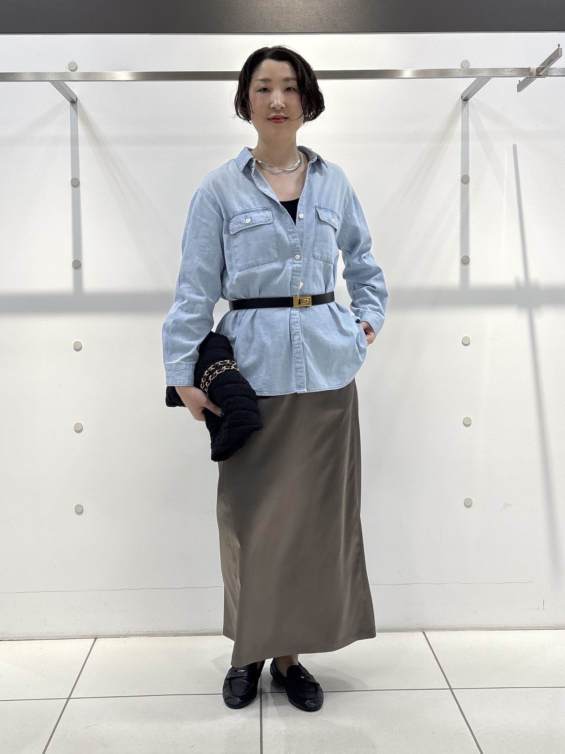 yuriさんの「INDIVI｜【洗える／体型カバー】ライトデニム ワークシャツ」を使ったコーディネート