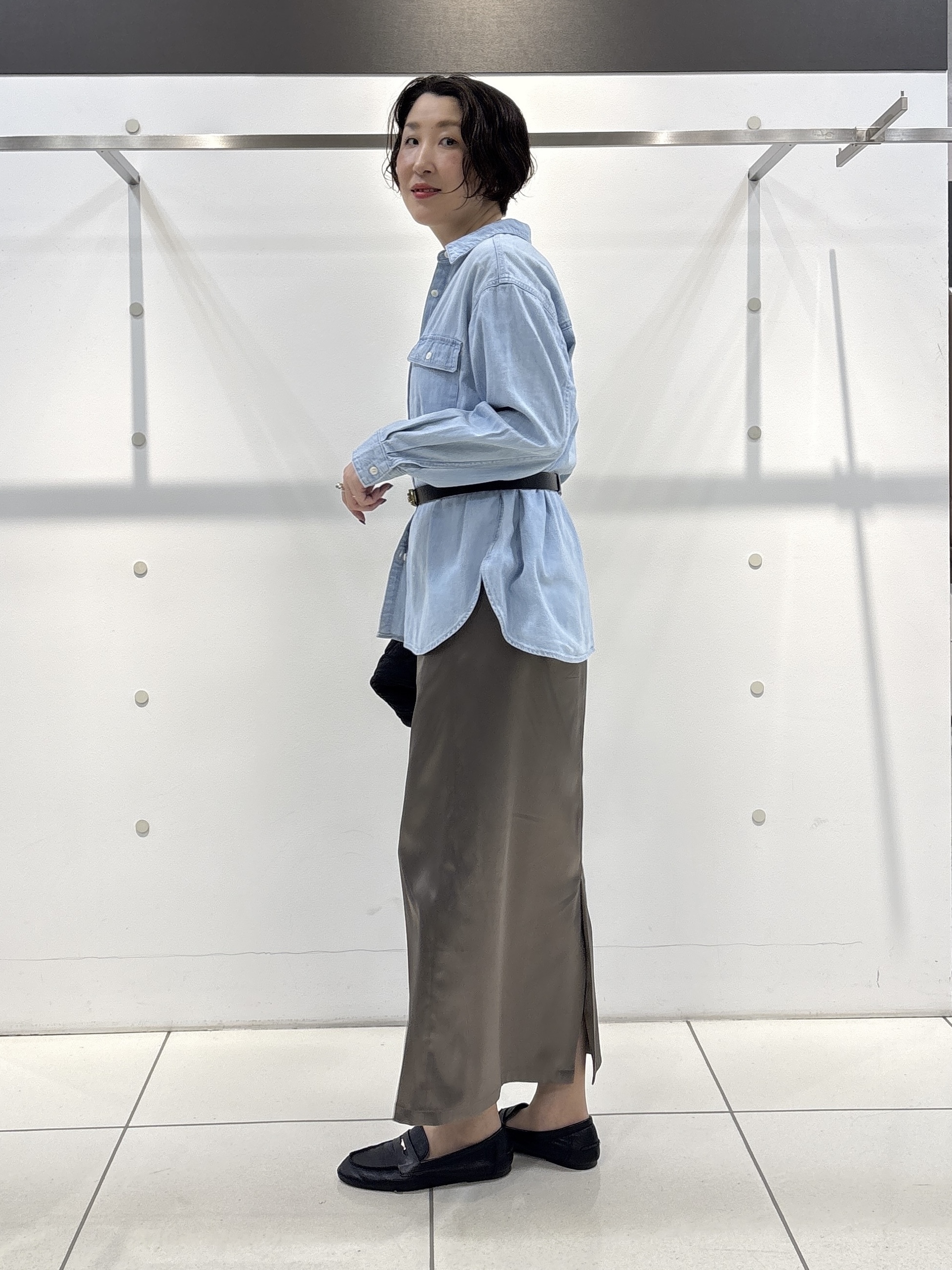 yuriさんの「INDIVI｜【洗える／体型カバー】ライトデニム ワークシャツ」を使ったコーディネート