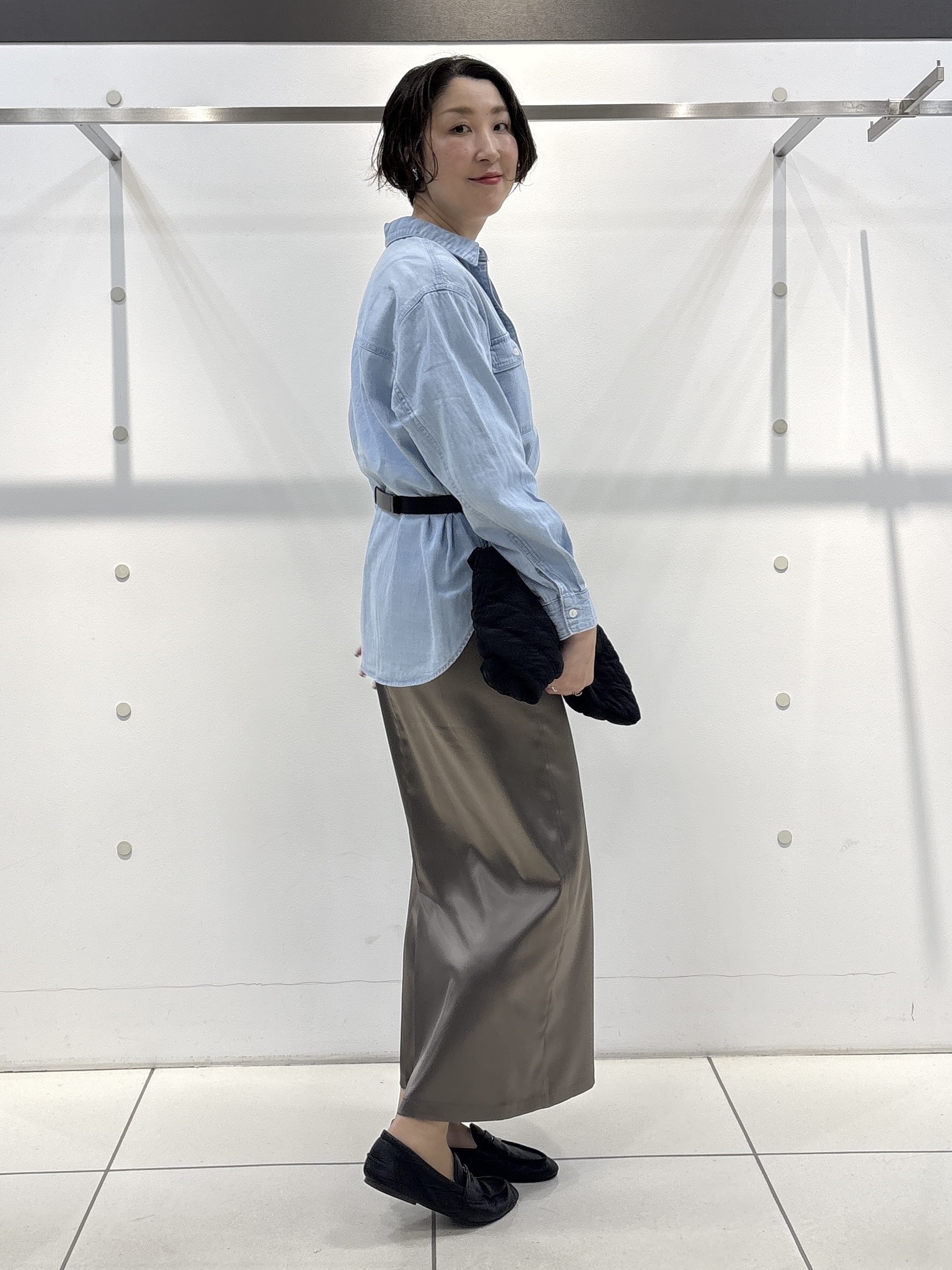 yuriさんの「INDIVI｜【洗える／体型カバー】ライトデニム ワークシャツ」を使ったコーディネート