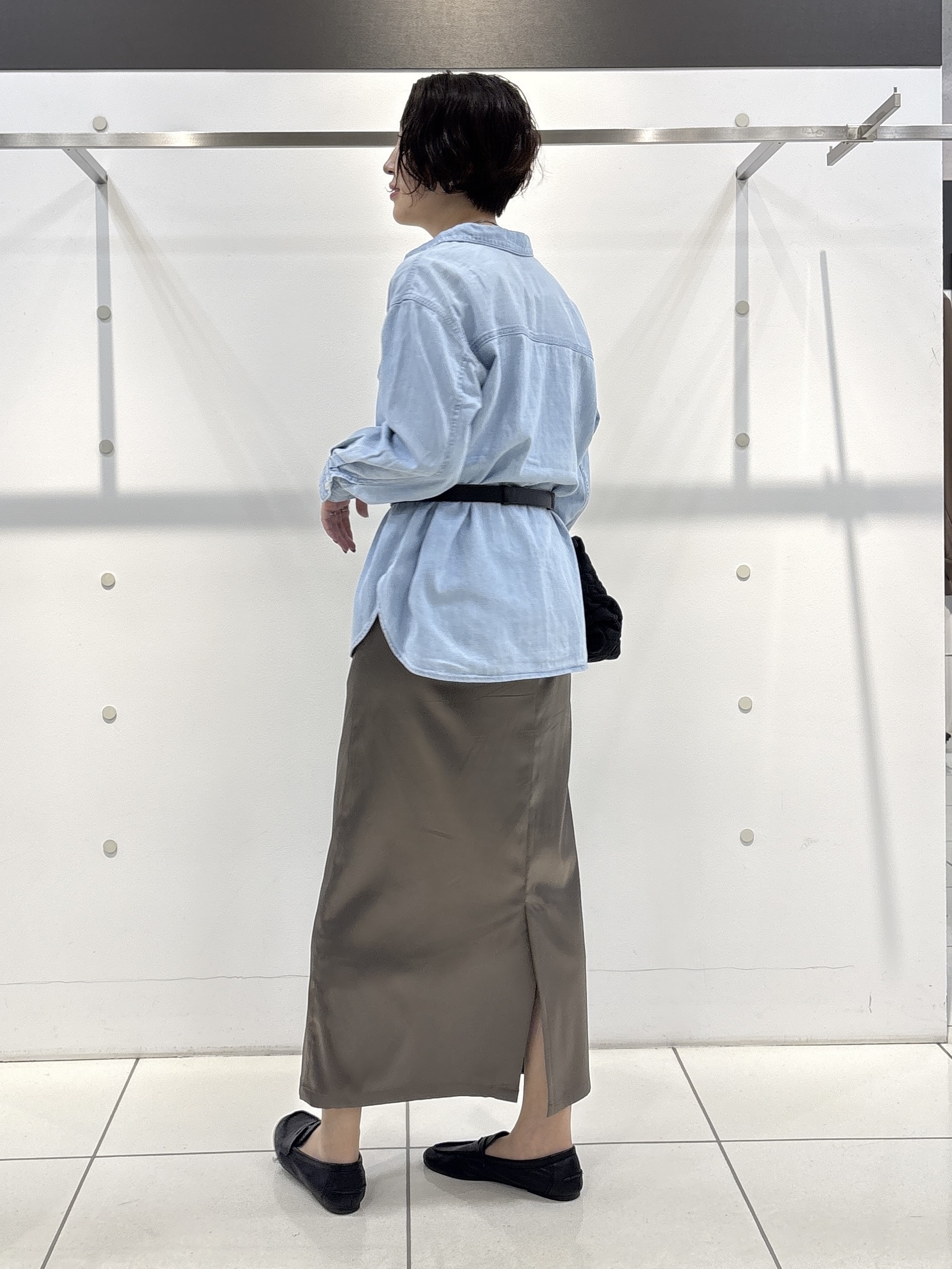 yuriさんの「INDIVI｜【洗える／体型カバー】ライトデニム ワークシャツ」を使ったコーディネート