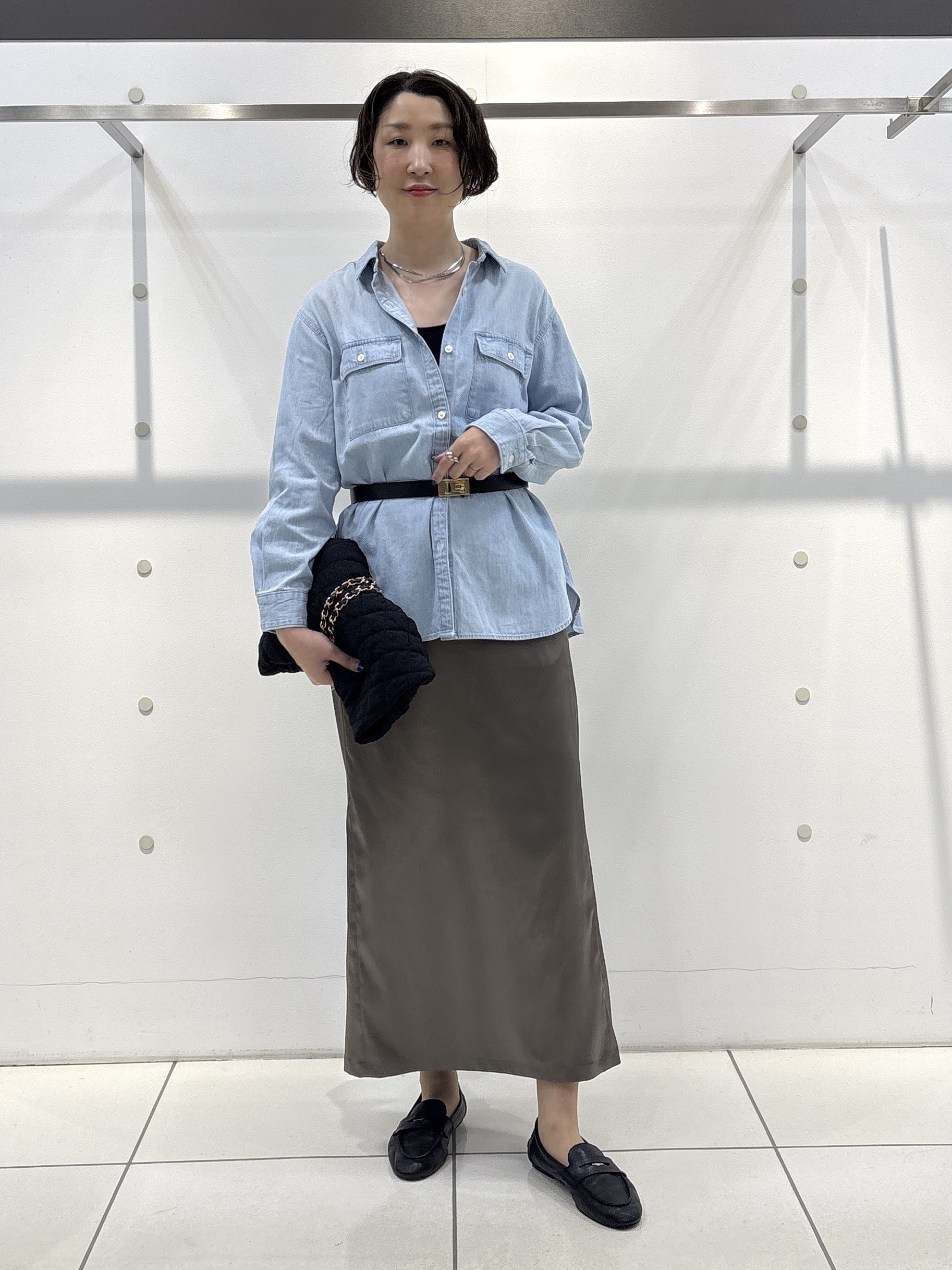yuriさんの「INDIVI｜【洗える／体型カバー】ライトデニム ワークシャツ」を使ったコーディネート