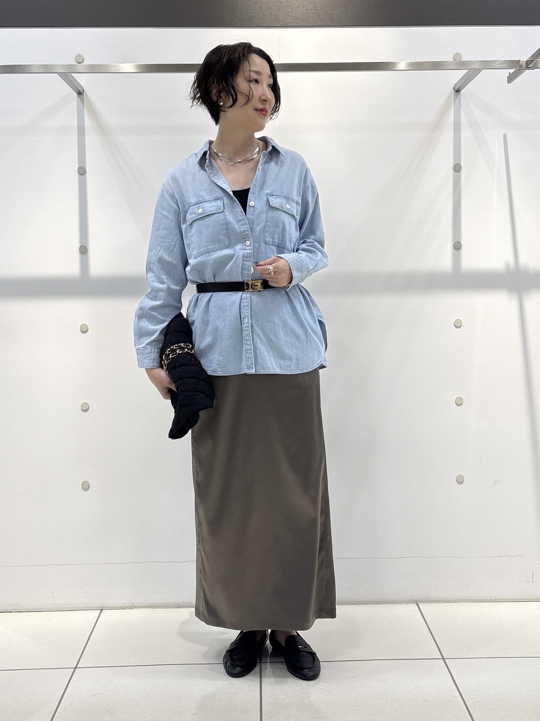 yuriさんの「INDIVI｜【洗える／体型カバー】ライトデニム ワークシャツ」を使ったコーディネート