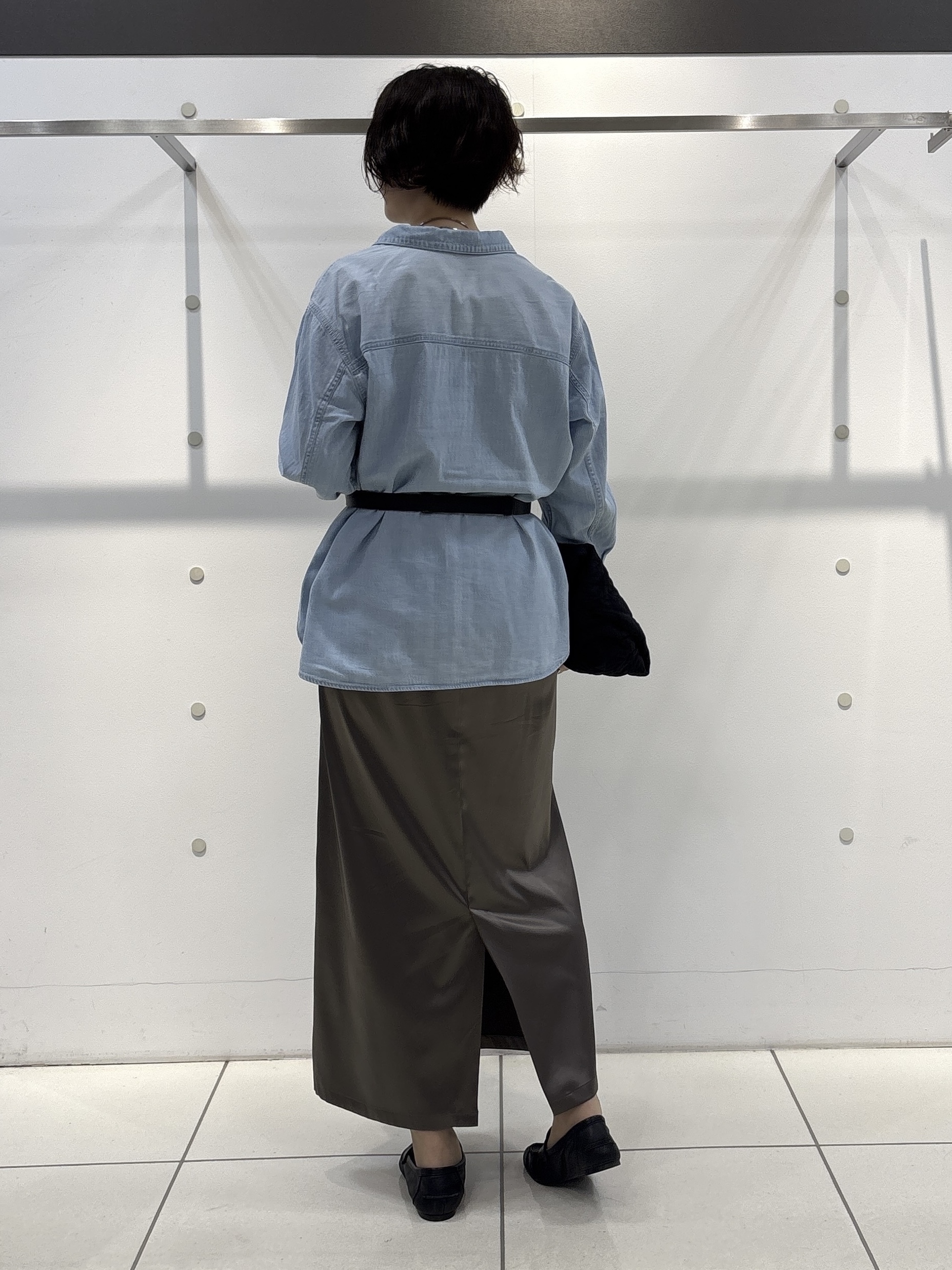 yuriさんの「INDIVI｜【洗える／体型カバー】ライトデニム ワークシャツ」を使ったコーディネート
