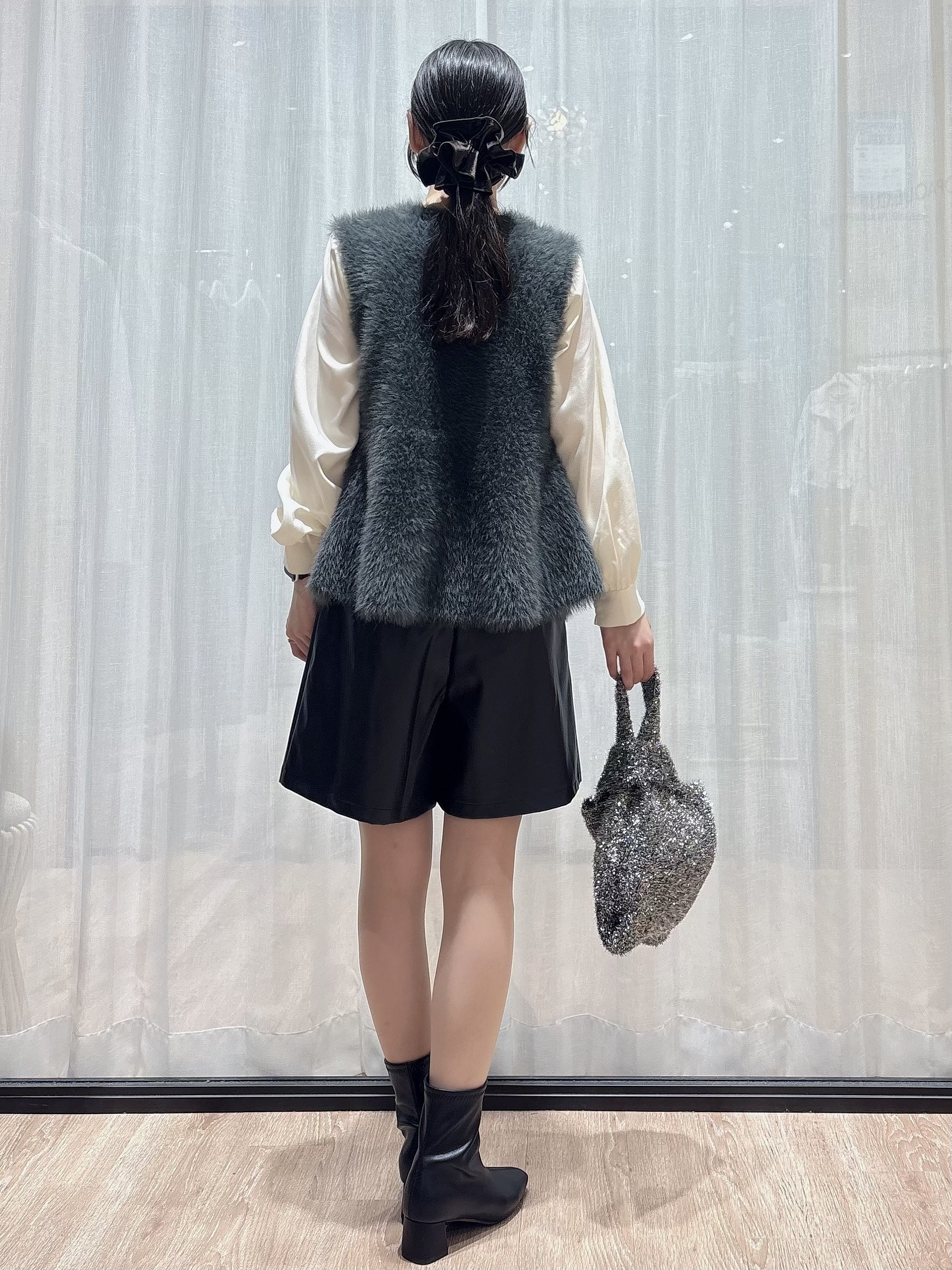 ぞうげさんの「OPAQUE.CLIP｜フェザーニットペプラムジレ【洗濯機OK】」を使ったコーディネート