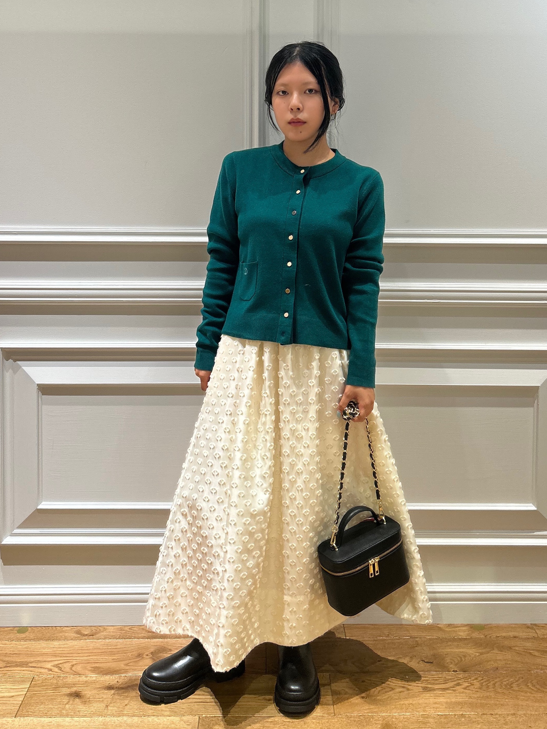 とりみさんの「DRESSTERIOR｜【5色展開/ウォッシャブル】コットンカシミヤカーディガン」を使ったコーディネート