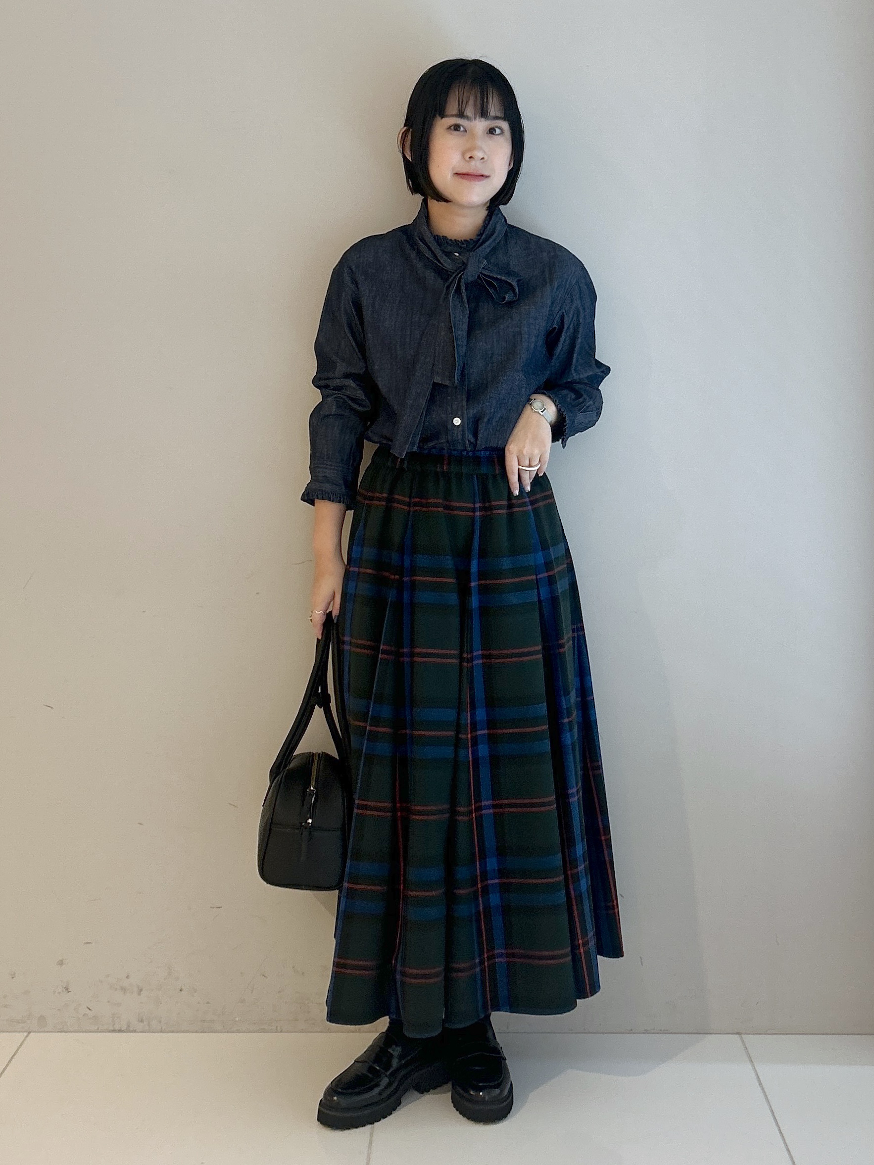 Hirokaさんの「Dessin｜【ボウタイ取り外し可】2WAYデニムフリルシャツ」を使ったコーディネート