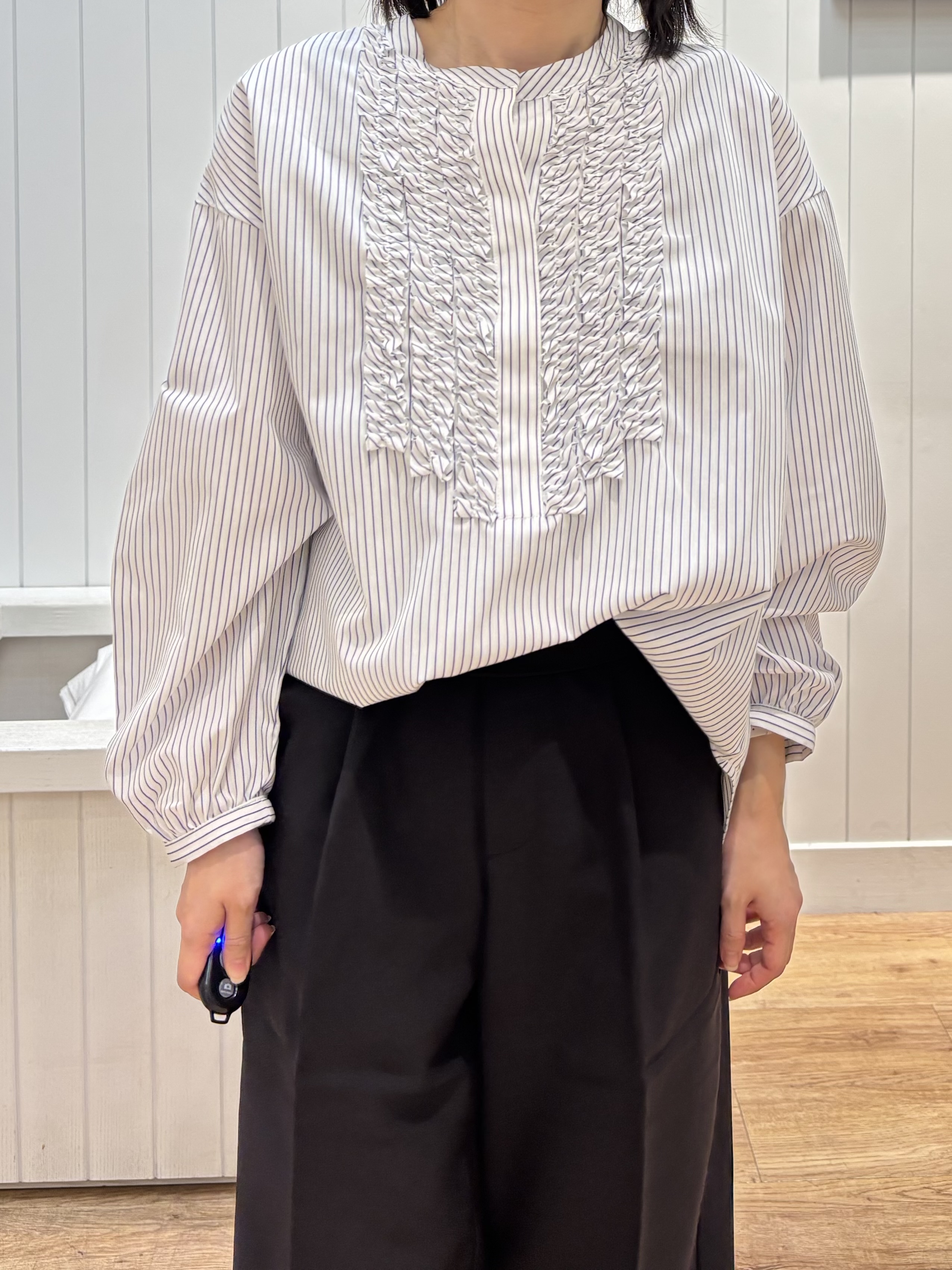 OKADAさんの「Dessin｜【洗える/7色展開/XS-L】フロントフリルブラウス」を使ったコーディネート