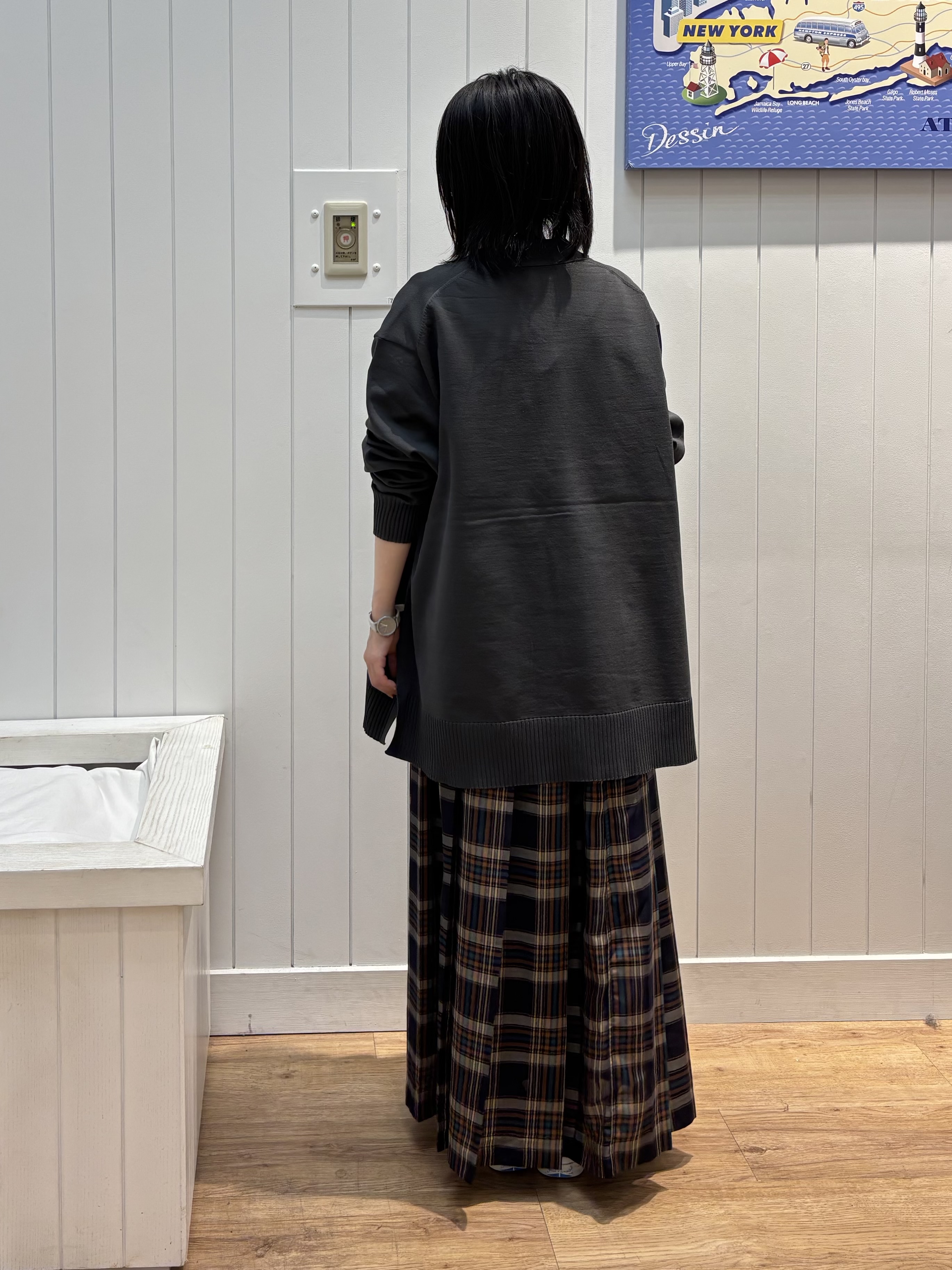 OKADAさんの「Dessin｜【サスティナブル/洗濯機OK】オーバーサイズVネックカーディガン」を使ったコーディネート