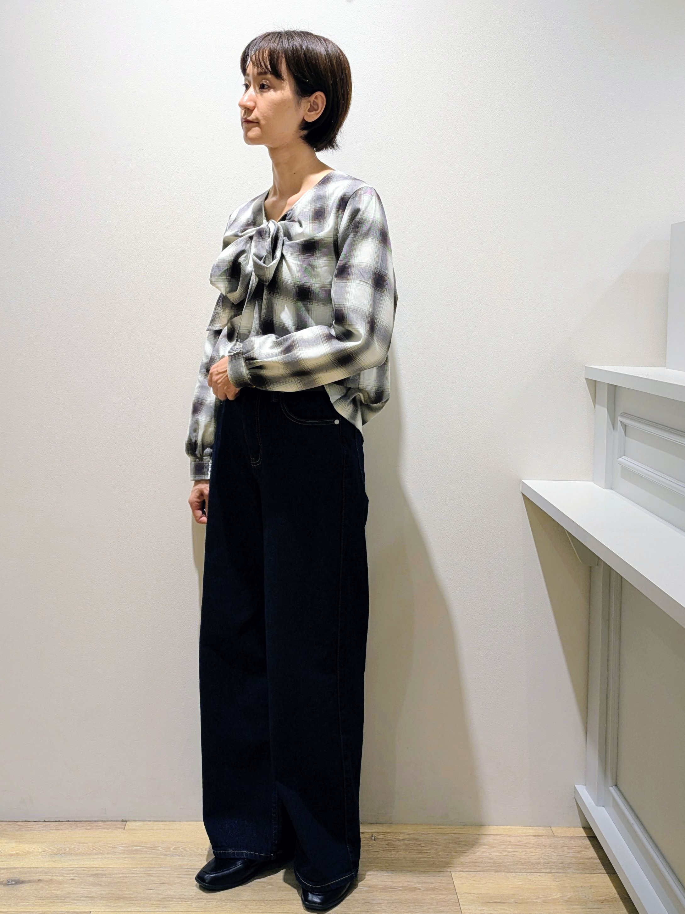 miuraさんの「index｜【チェック／無地】ボウタイブラウス《洗濯機OK／イージーアイロン》」を使ったコーディネート