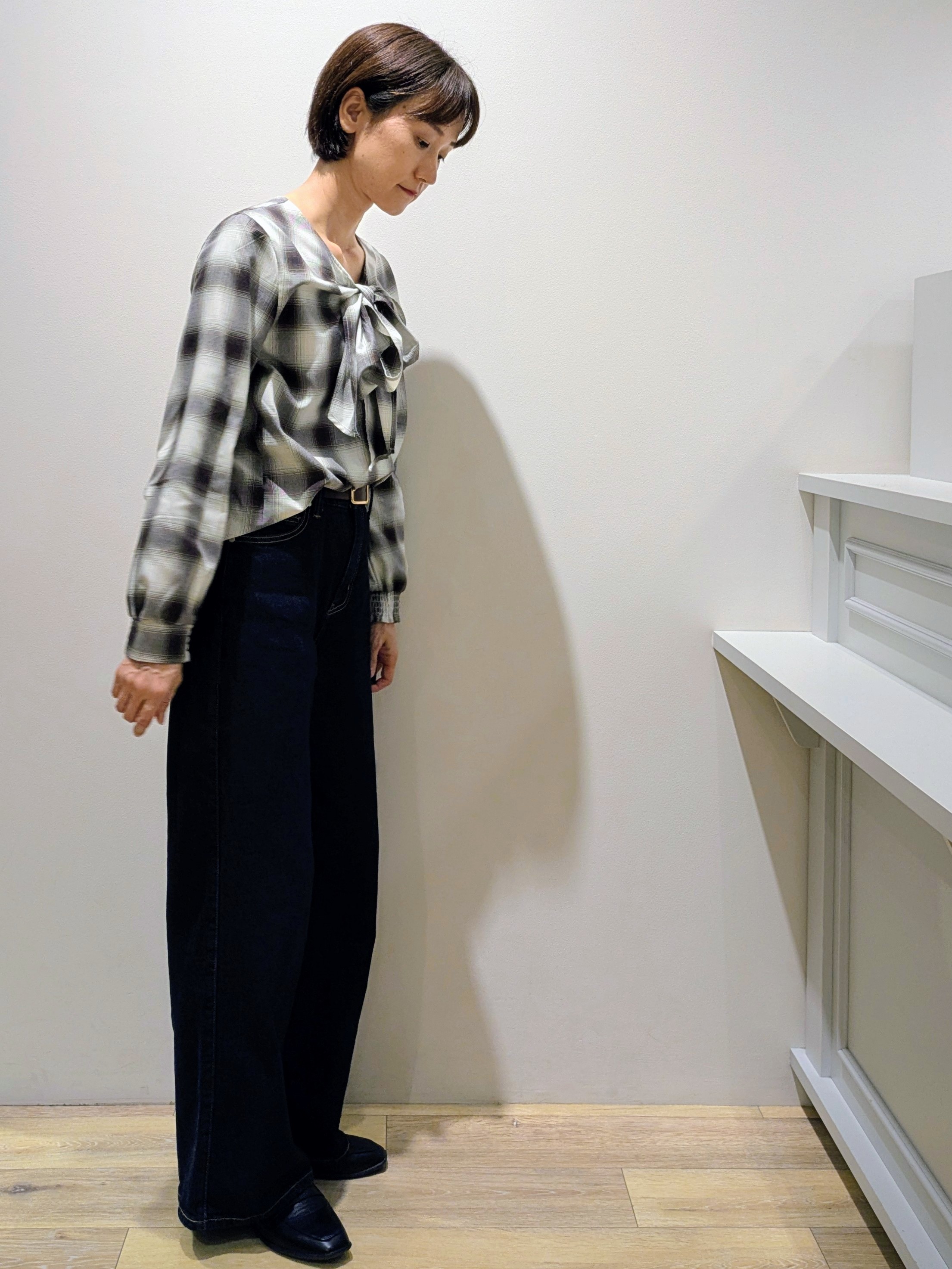 miuraさんの「index｜【チェック／無地】ボウタイブラウス《洗濯機OK／イージーアイロン》」を使ったコーディネート