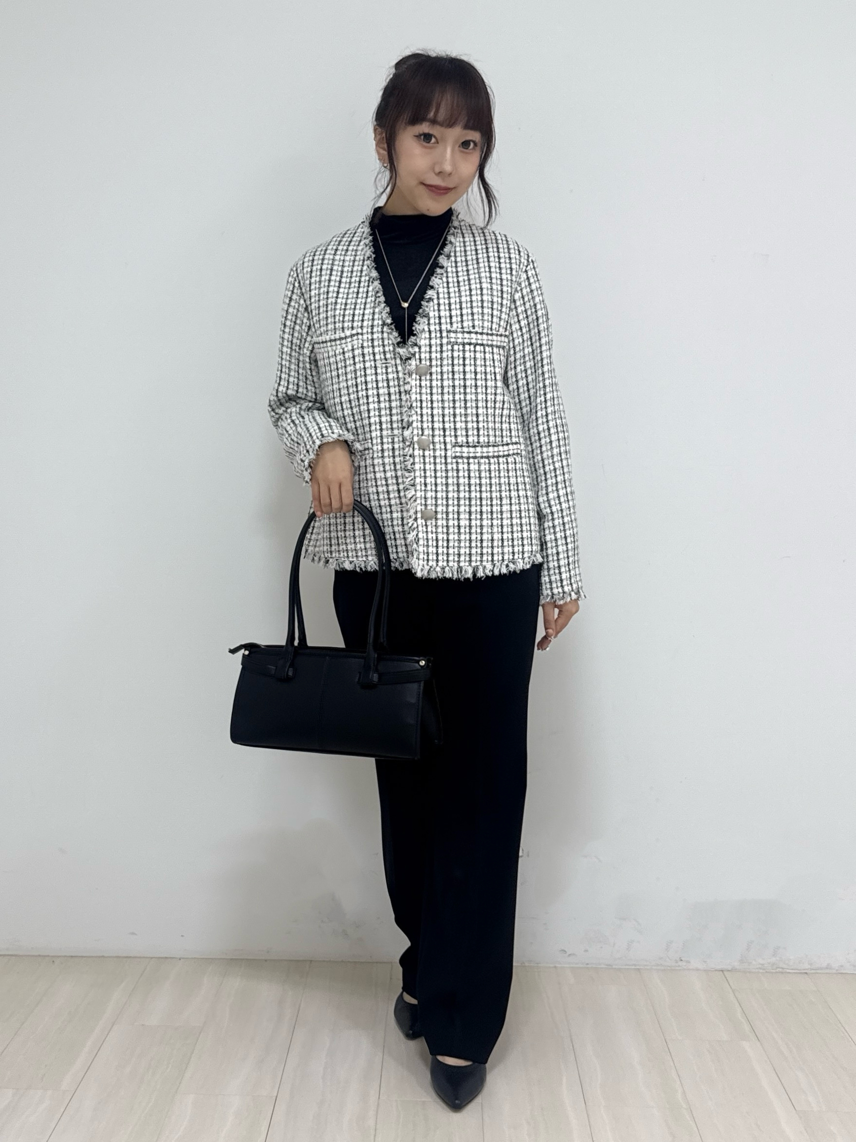萩原 優里菜さんの「INDIVI｜【華やか／着回し力◎】上品ツイードVネックジャケット」を使ったコーディネート