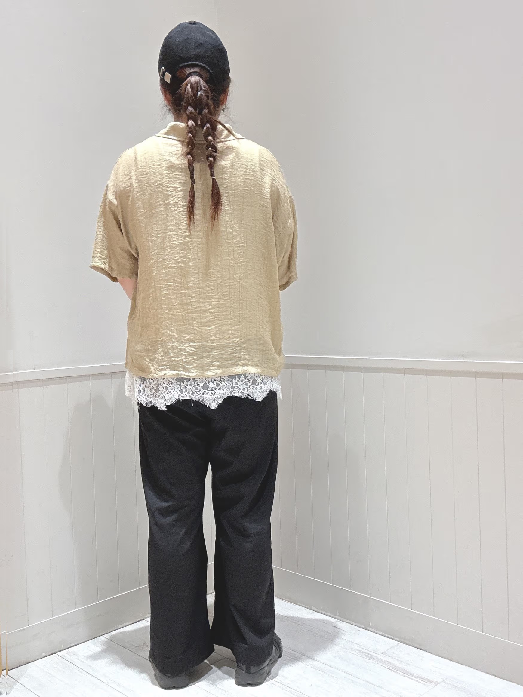 まっつんさんの「SHOO･LA･RUE｜【S-LL/5分袖/洗濯機可】抜け感たっぷり 程よい透け感のポケット付きシャツ」を使ったコーディネート