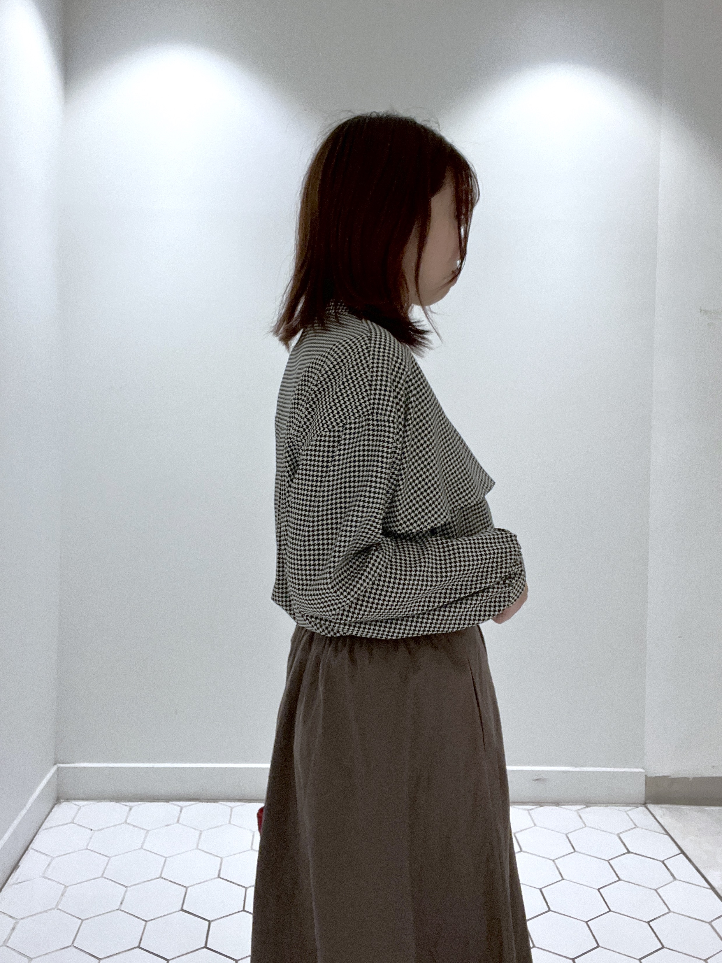 Makinoさんの「Dessin｜【秋羽織り/洗える】ハウンドトゥースフリルブラウス」を使ったコーディネート