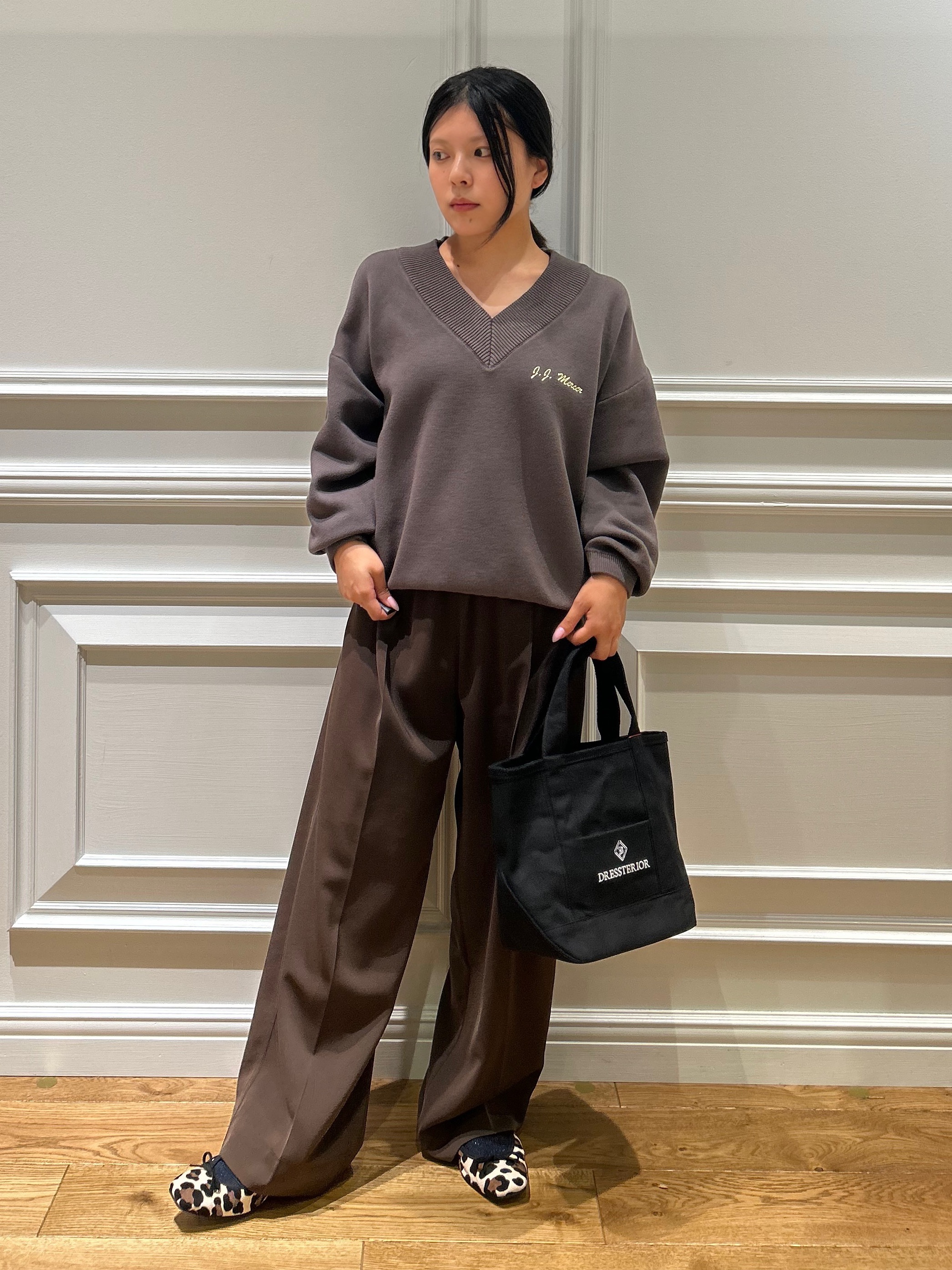 とりみさんの「DRESSTERIOR｜サテンイージーパンツ」を使ったコーディネート