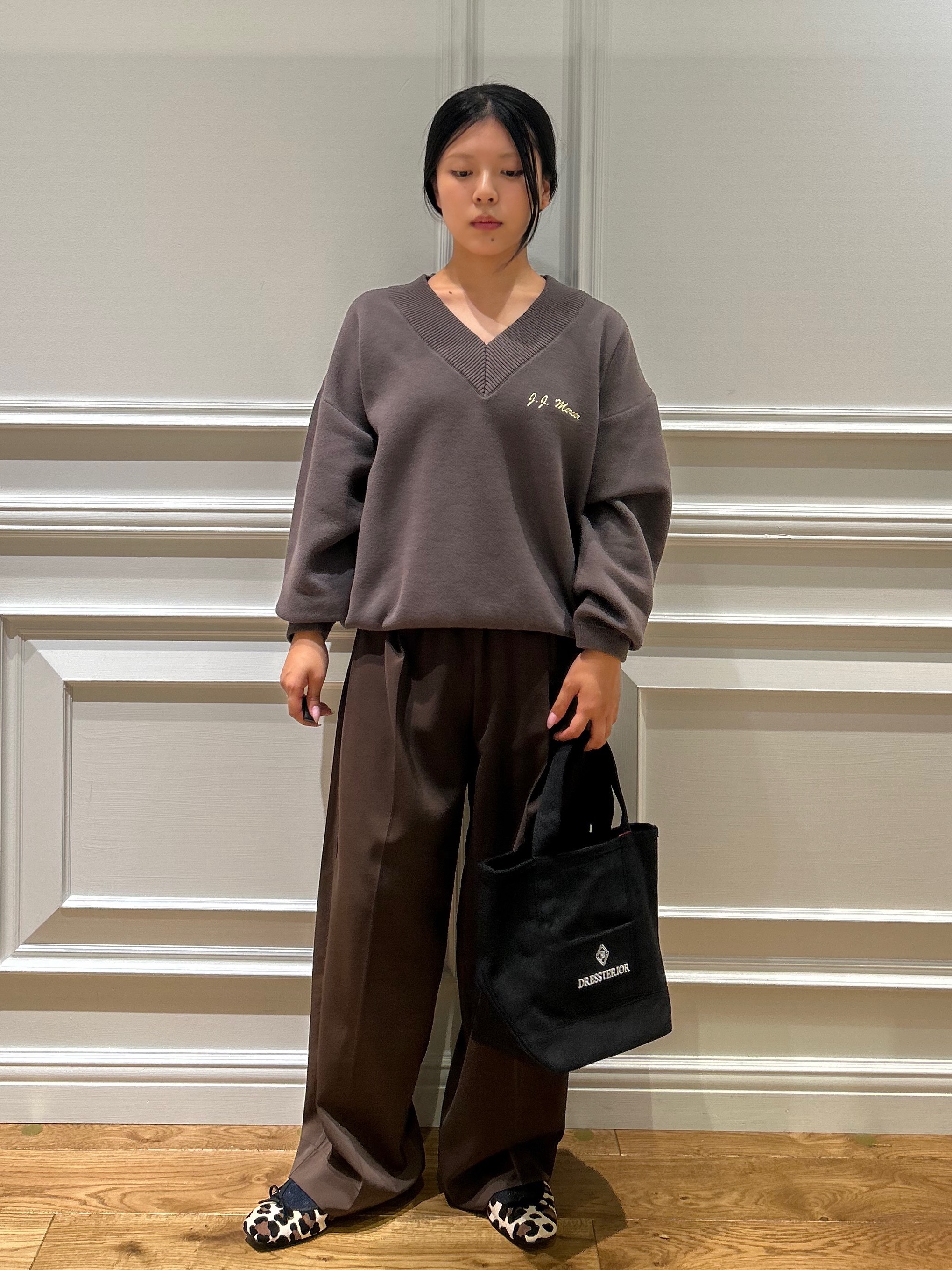 とりみさんの「DRESSTERIOR｜サテンイージーパンツ」を使ったコーディネート