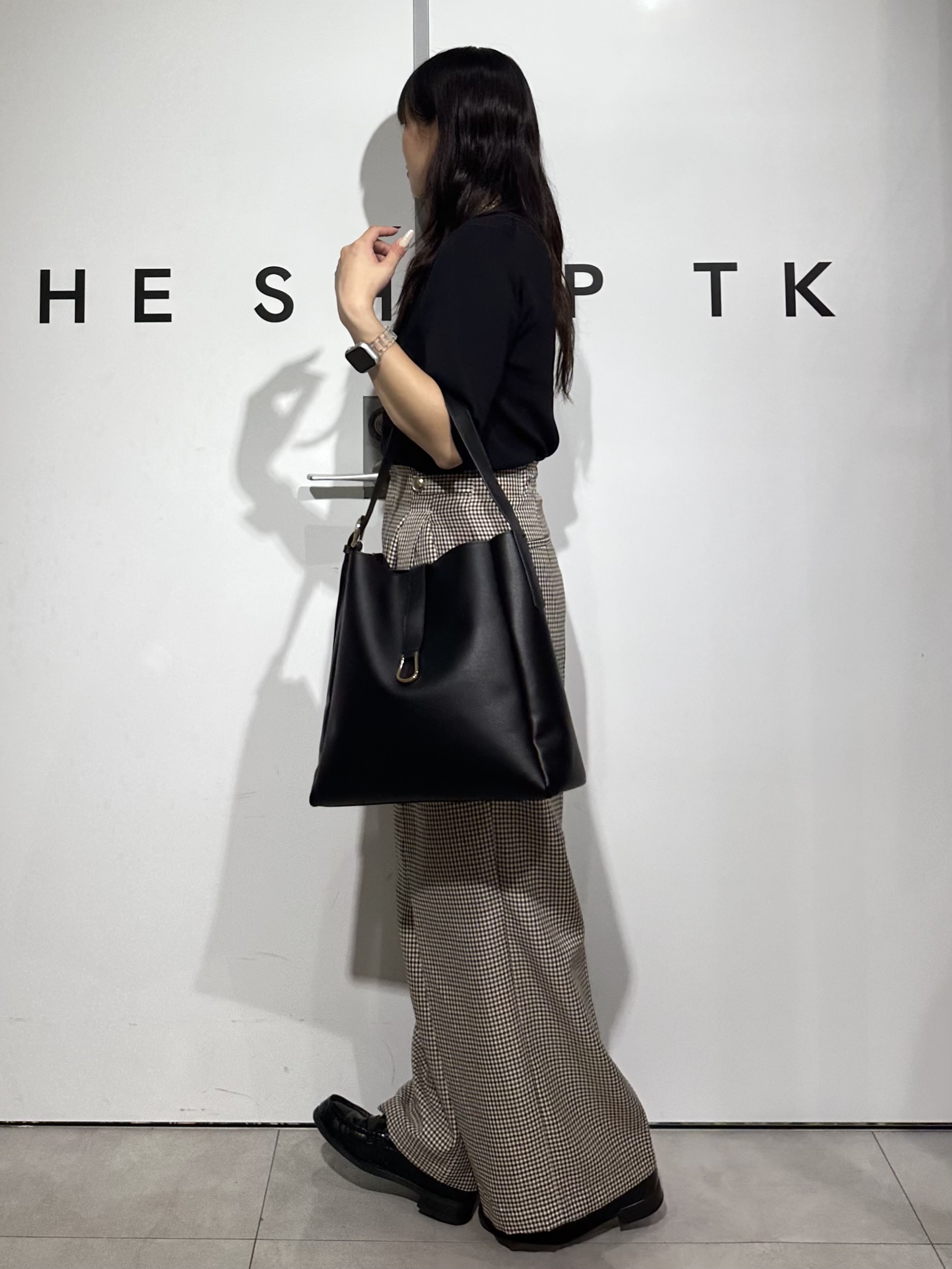 cottonさんの「THE SHOP TK｜【秋始めにちょうどいい/毛玉防止】すっきりVネック秋色6分袖ニット」を使ったコーディネート