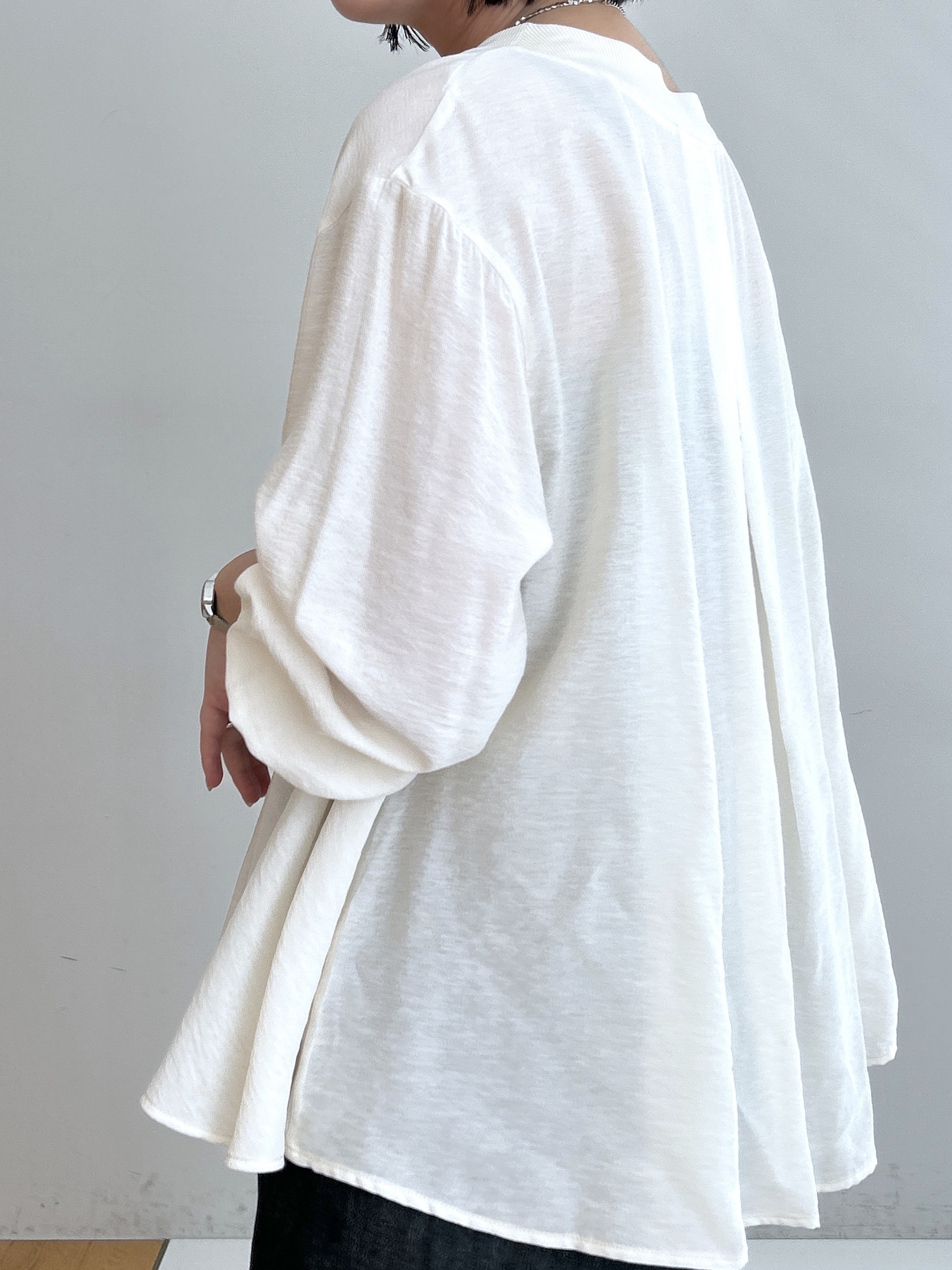 Hirokaさんの「grove｜シアーシャツカーディガン」を使ったコーディネート