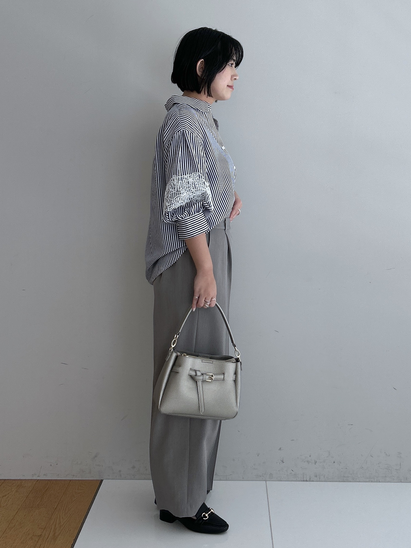 Hirokaさんの「grove｜さりげなく華やぐ レースボリュームスリーブシャツ」を使ったコーディネート