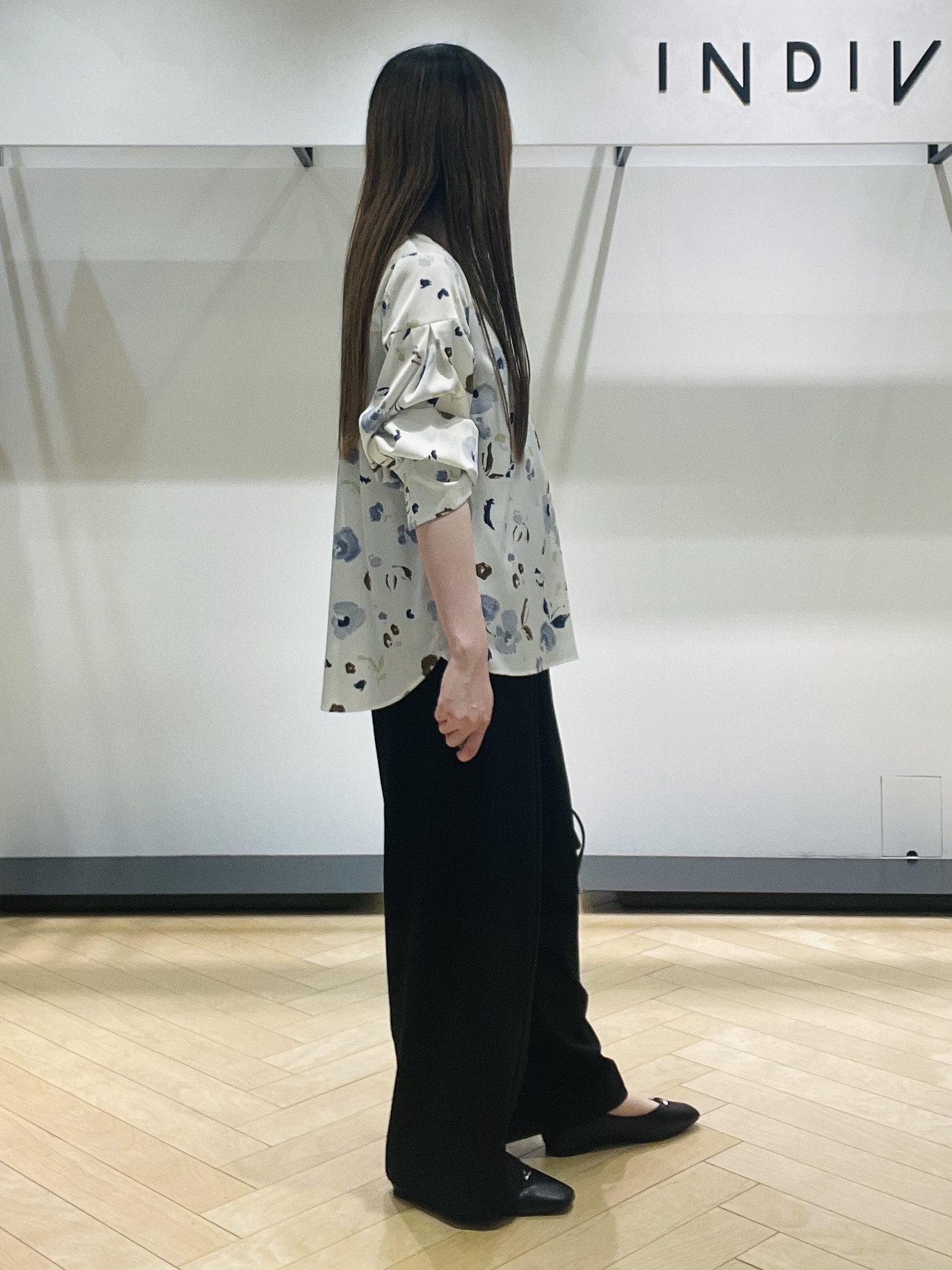 mさんの「INDIVI｜【映える1枚】花柄プリントブラウス」を使ったコーディネート