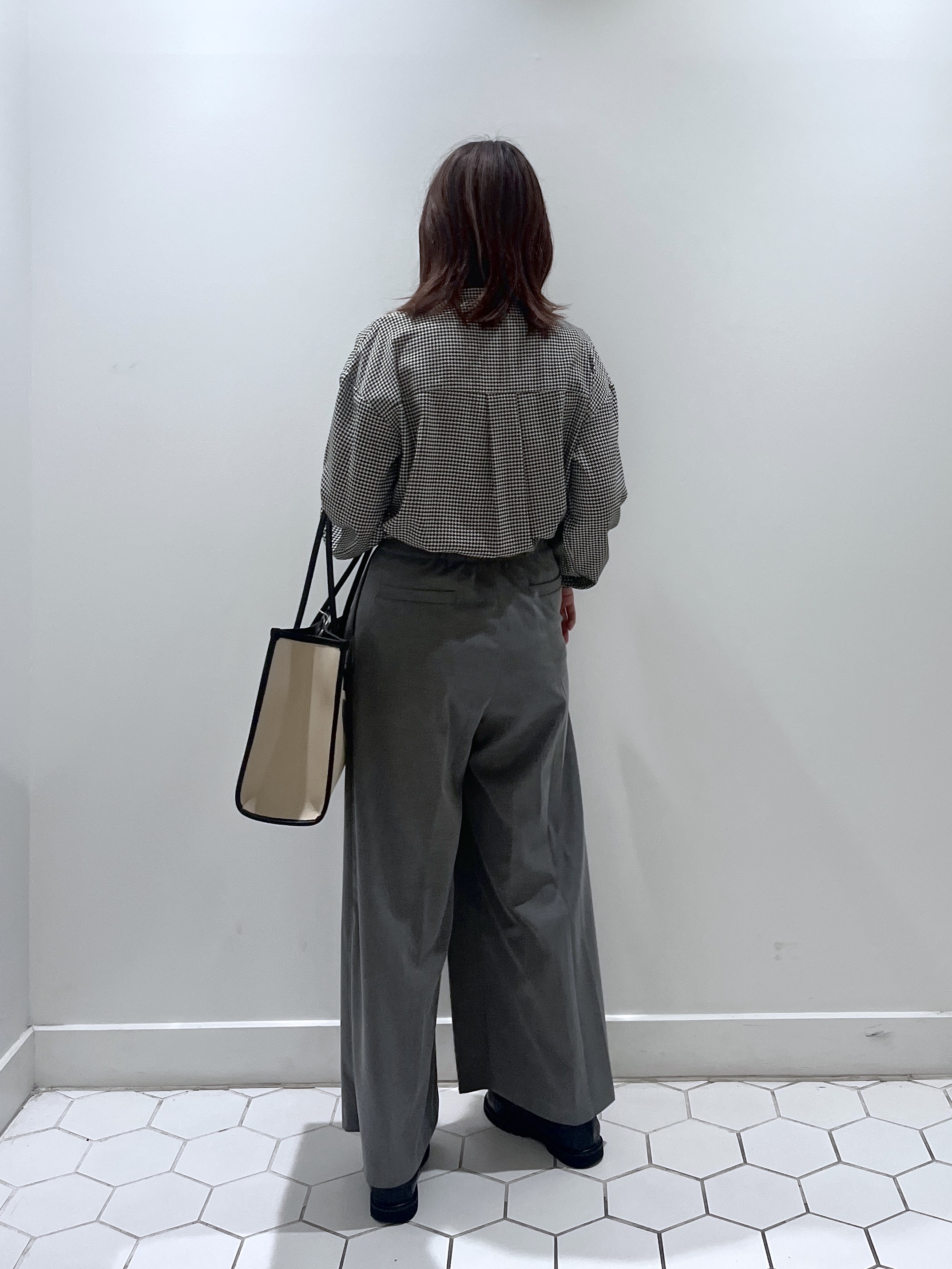 Makinoさんの「Dessin｜【秋羽織り/洗える】ハウンドトゥースフリルブラウス」を使ったコーディネート